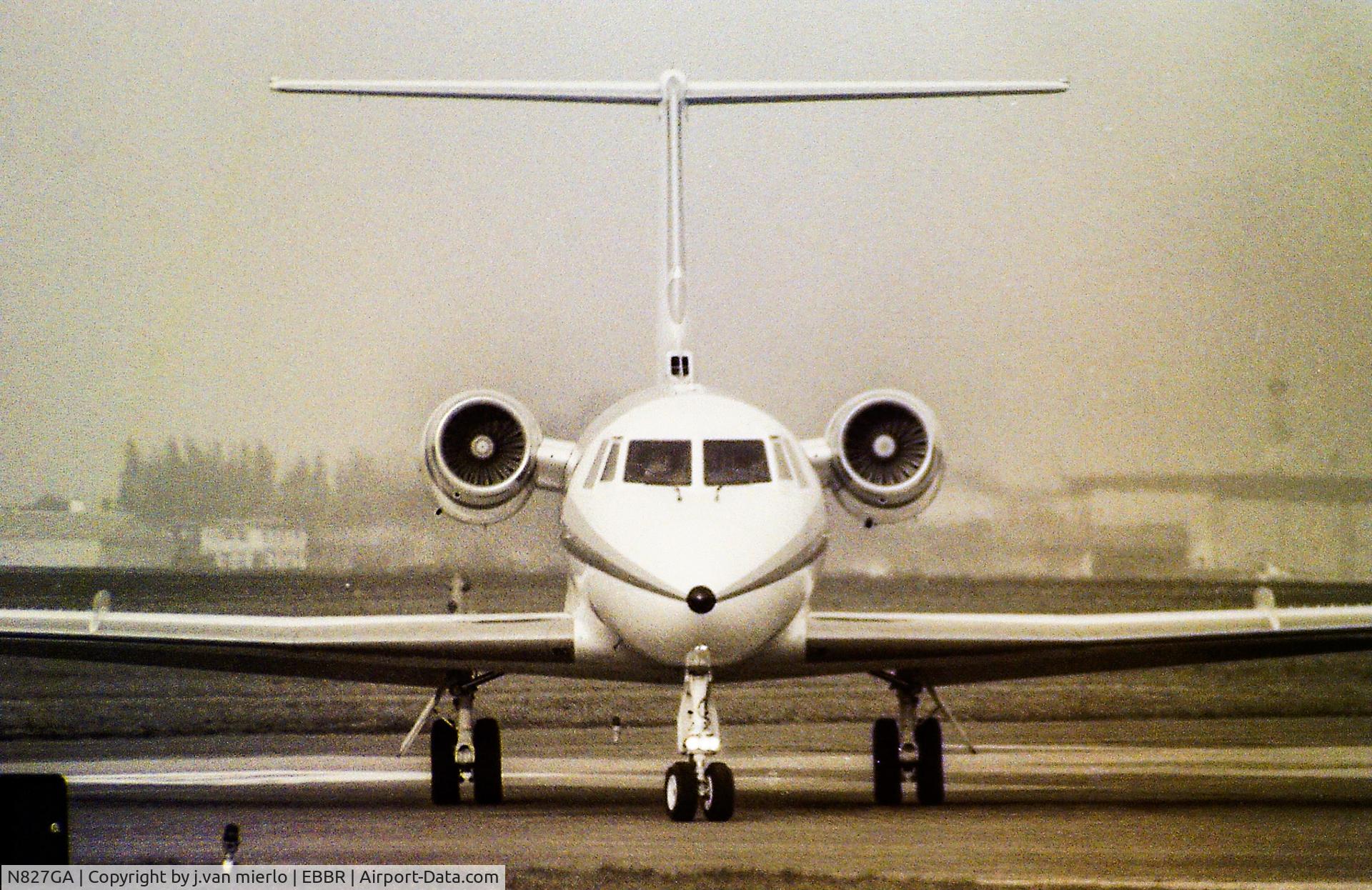 N827GA, 1970 Grumman G-1159 Gulfstream II C/N 80, Taxiing on A on arrival Brussels G.A.T.