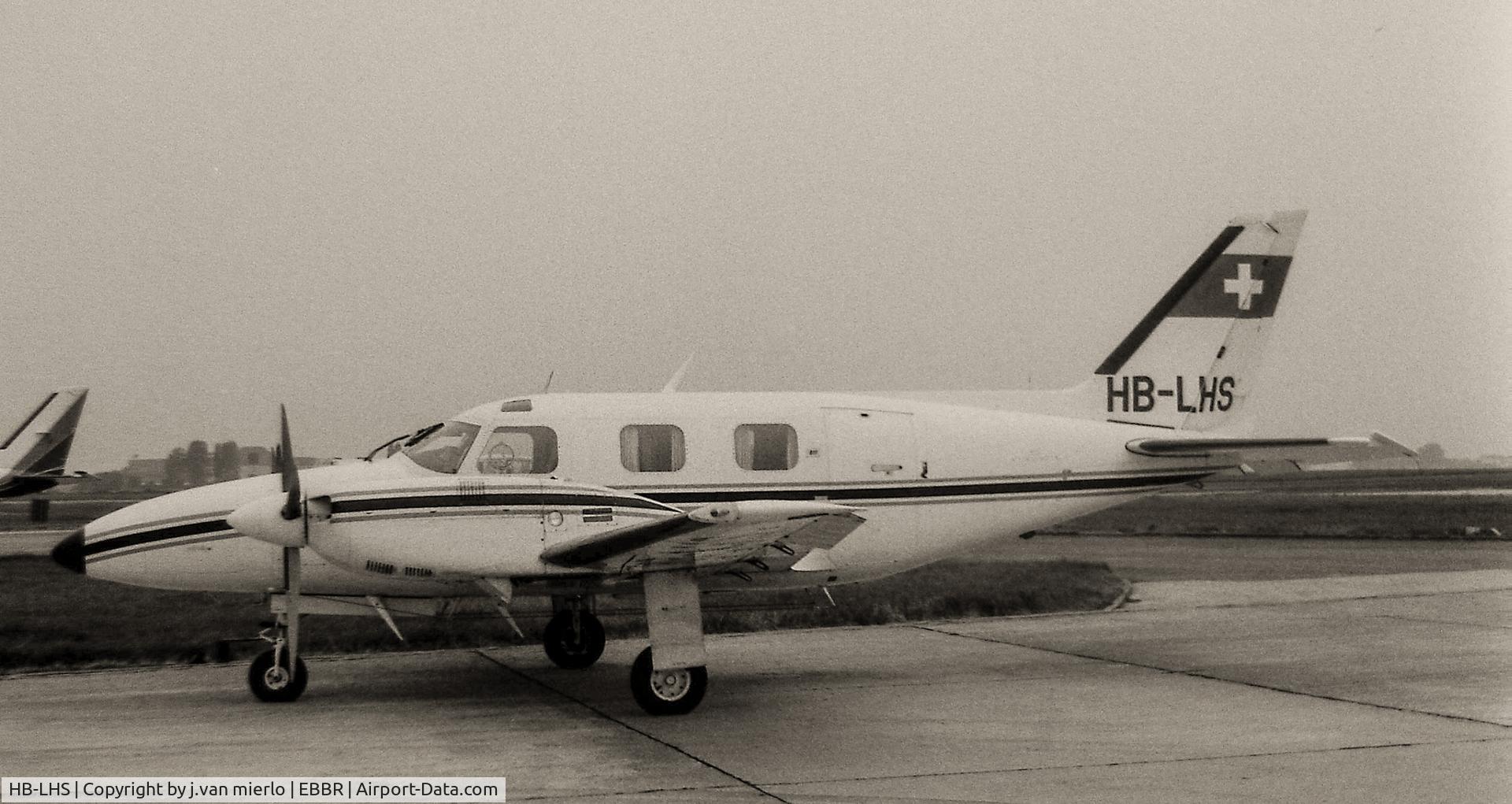 HB-LHS, 1975 Piper PA-31P Navajo C/N 31P-7530007, futur OO-MAE