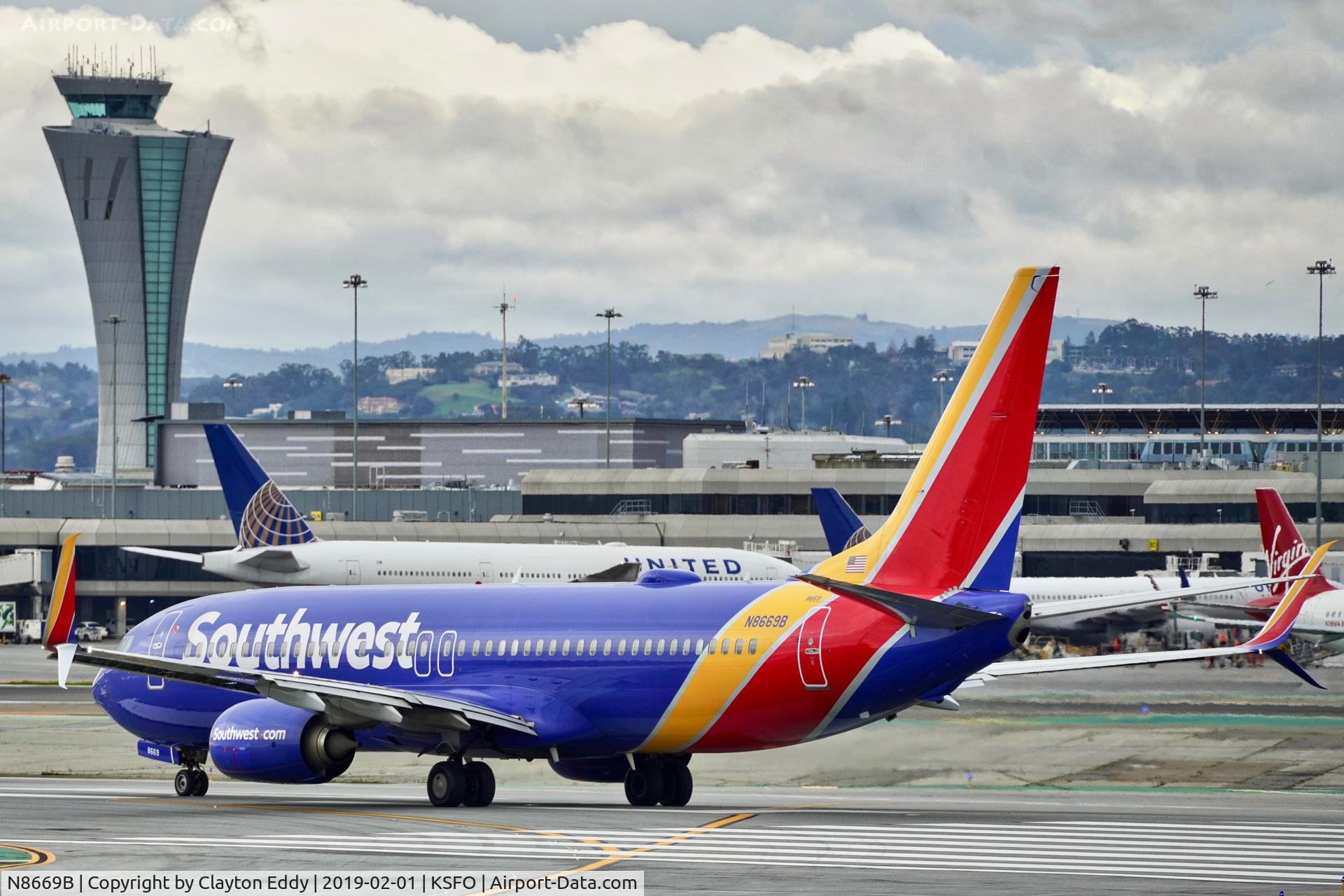 N8669B, 2015 Boeing 737-8H4 C/N 36655, SFO 2019.