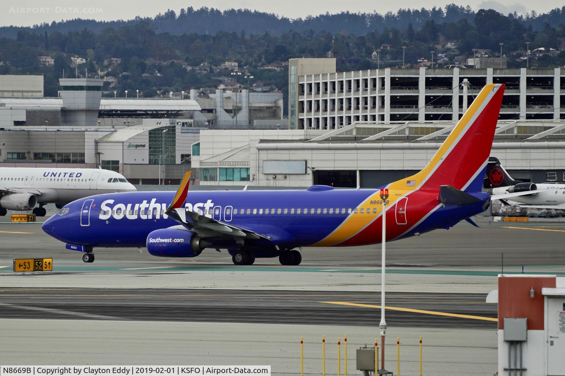 N8669B, 2015 Boeing 737-8H4 C/N 36655, SFO 2019.