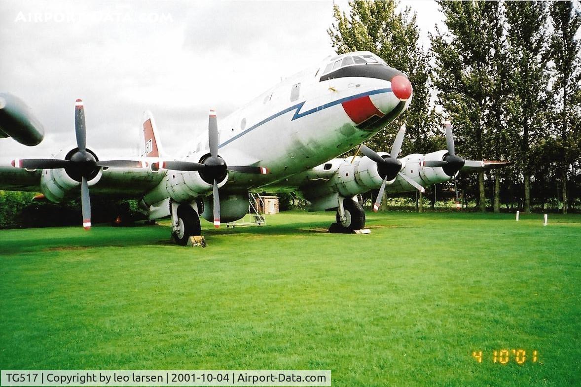 TG517, 1948 Handley Page Hastings T.5 C/N HP67/21, Newark Museum 4.10.2001