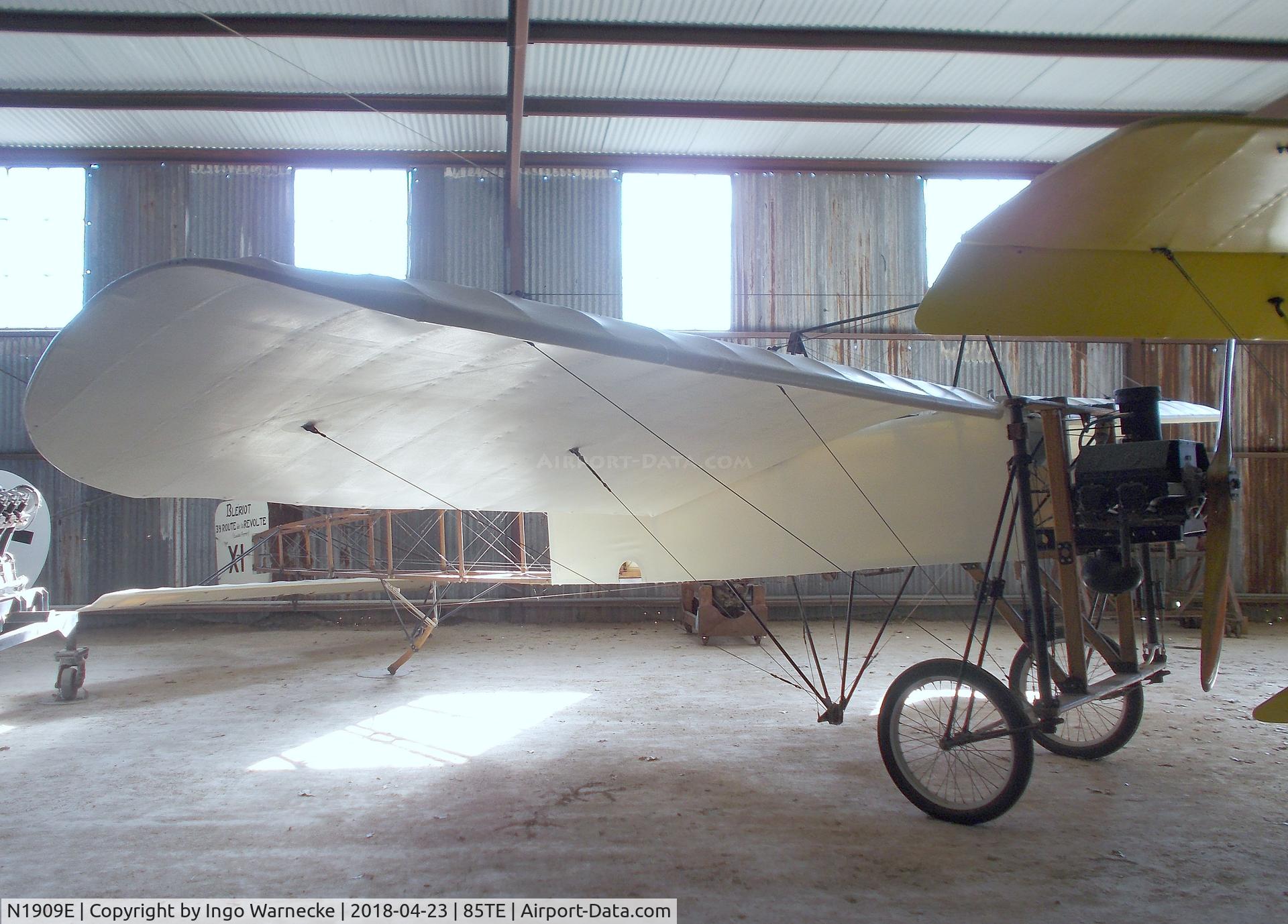 N1909E, 1997 Junge Julius BLERIOT XI C/N VA1, Bleriot XI (Junge, J) replica at the Pioneer Flight Museum, Kingsbury TX