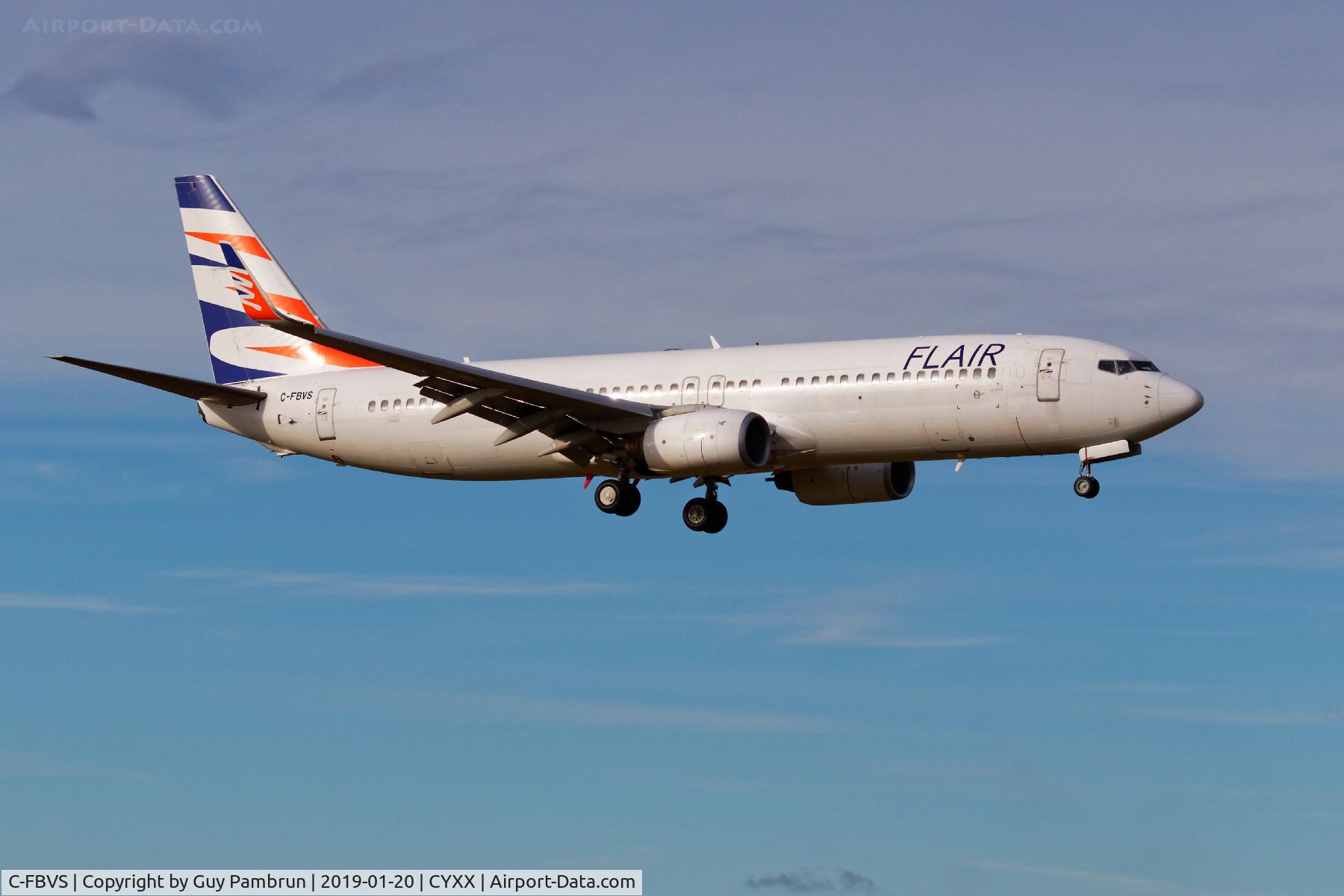C-FBVS, 2002 Boeing 737-8K5 C/N 32907, Landing