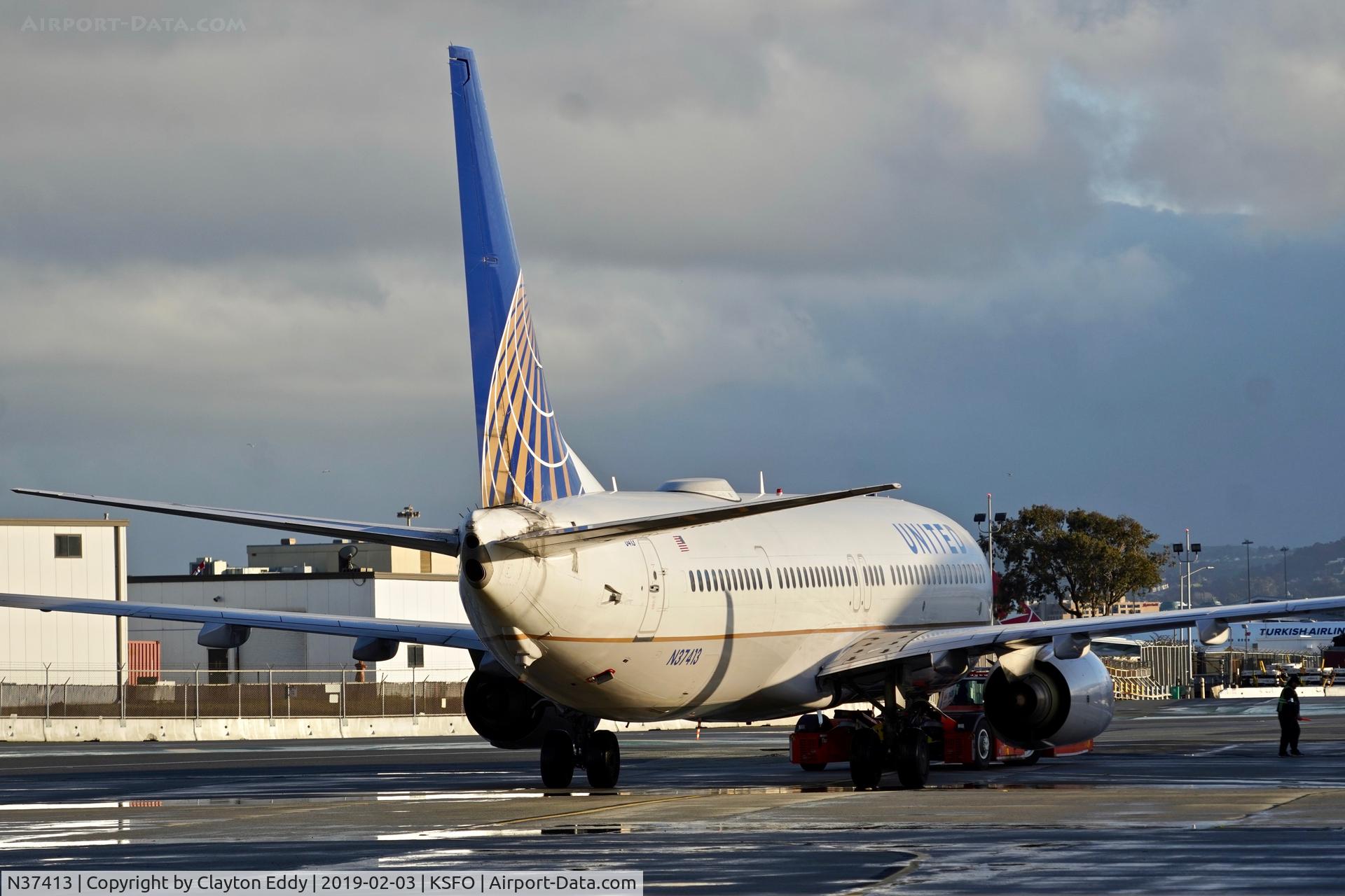 N37413, 2008 Boeing 737-924/ER C/N 31664, SFO 2019.