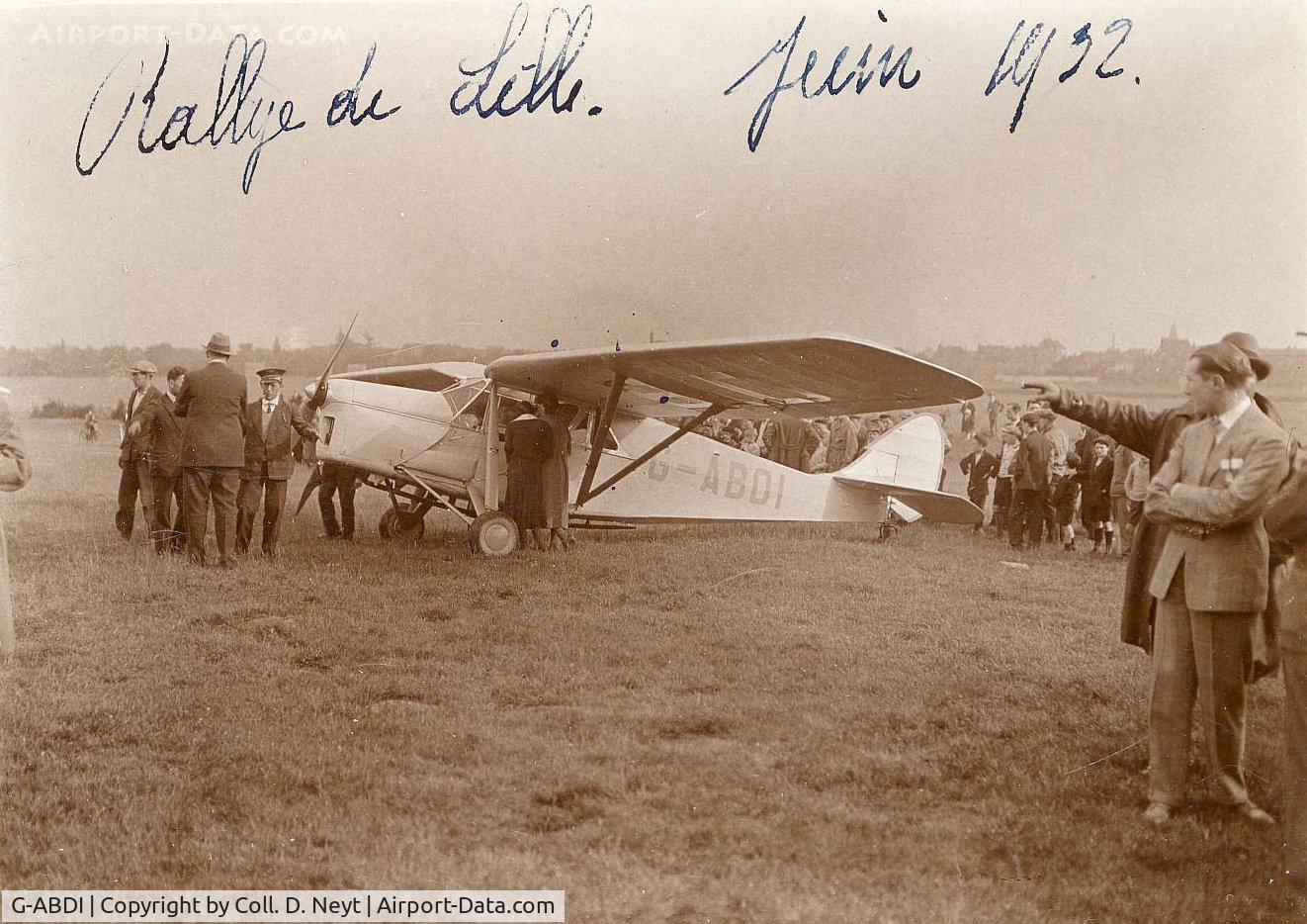 G-ABDI, De Havilland DH.80A Puss Moth C/N 2091, Georges Hanet (foreground) is watching his Puss Moth during the Rallye of Lille in June 1932.