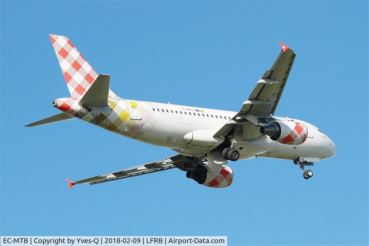 EC-MTB, 2002 Airbus A319-111 C/N 1684, Airbus A319-111, Take off rwy 07R, Brest-Bretagne Airport (LFRB-BES)