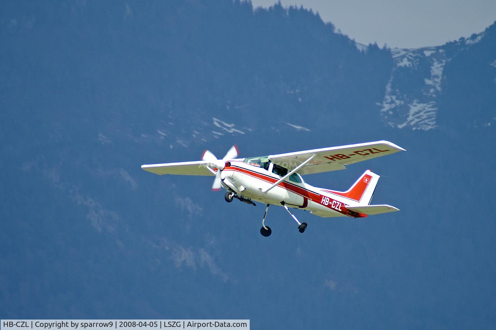 HB-CZL, 1980 Cessna 172RG Cutlass RG C/N 172RG0645, Climbing out of Grenchen. Funny gear-retraction.  Equipped with a 200HP-engine. Deregistered to Turkey 2015-12-01.