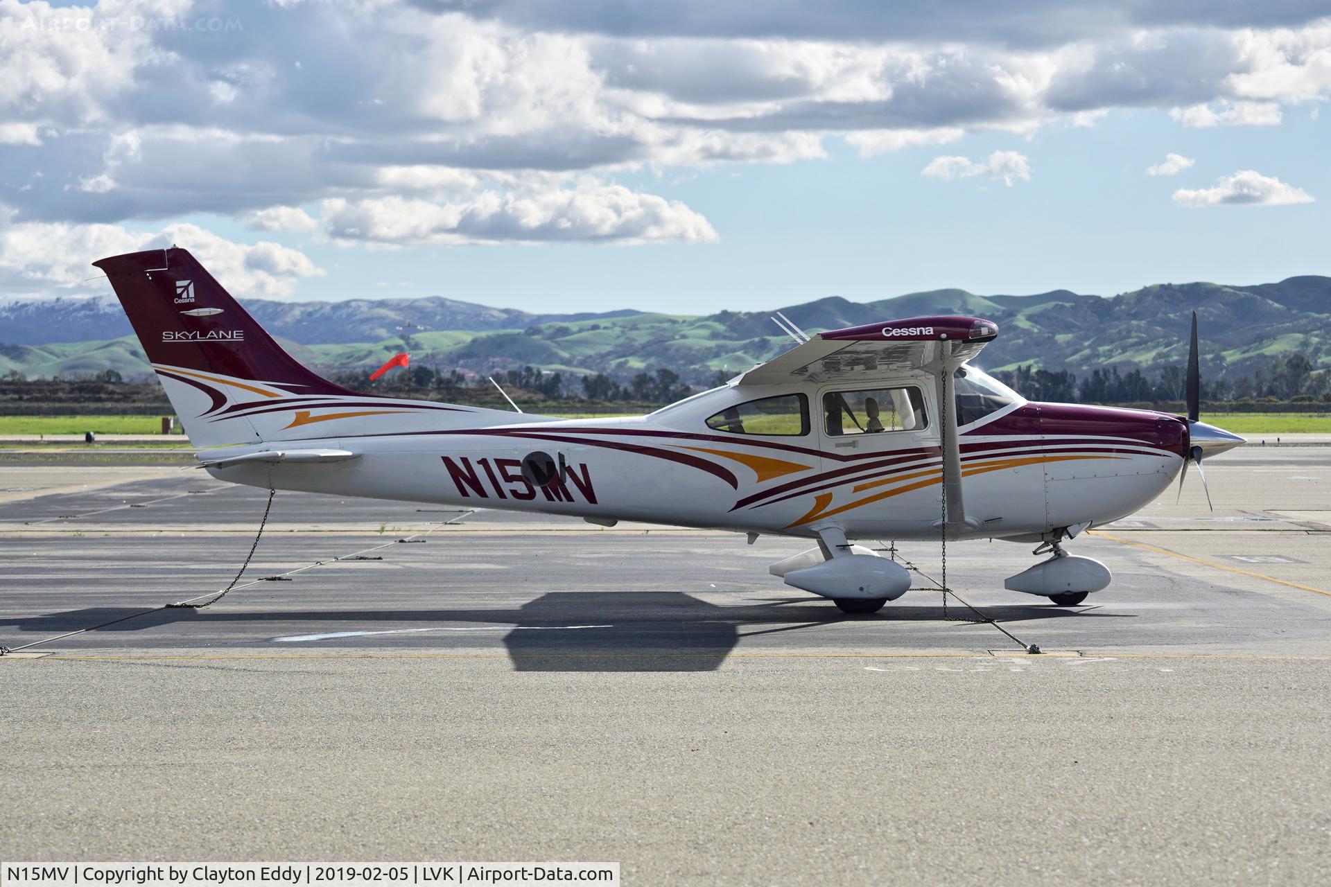 N15MV, 2017 Cessna 182T Skylane C/N 18282388, Livermore Airport California 2019.