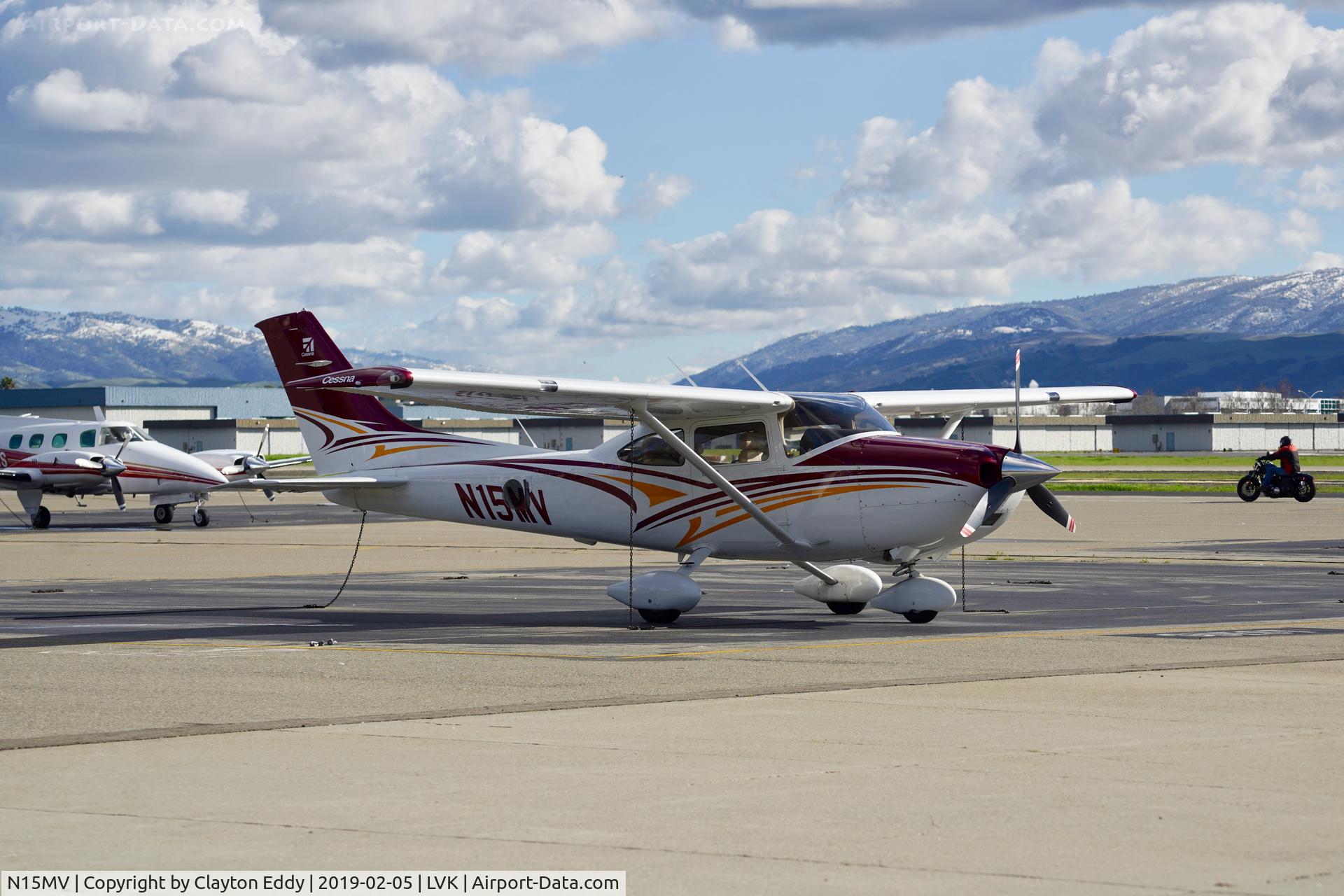 N15MV, 2017 Cessna 182T Skylane C/N 18282388, Livermore Airport California 2019.