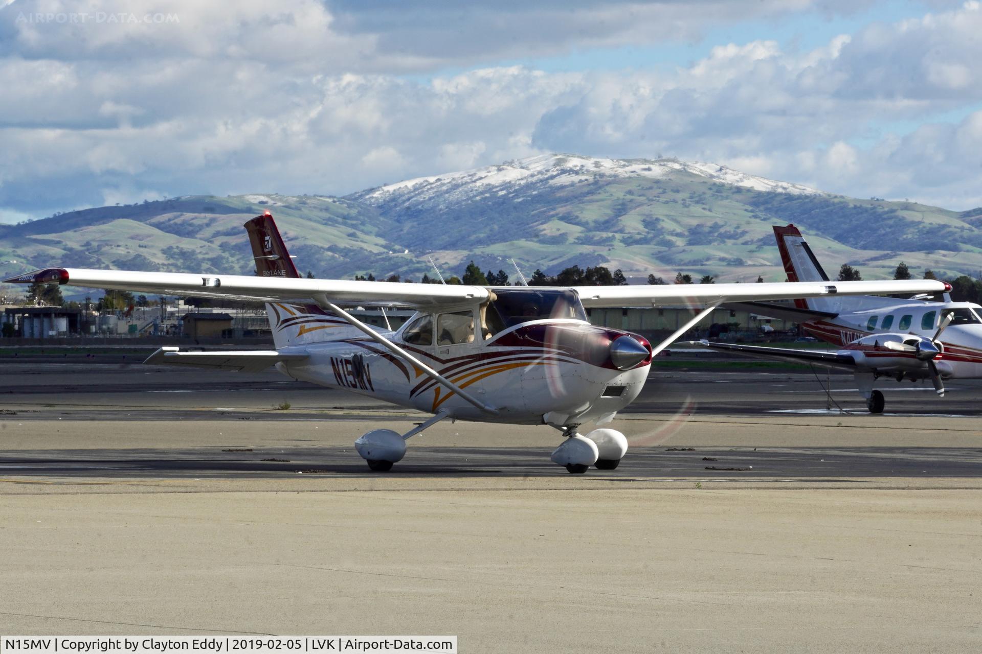 N15MV, 2017 Cessna 182T Skylane C/N 18282388, Livermore Airport California 2019.