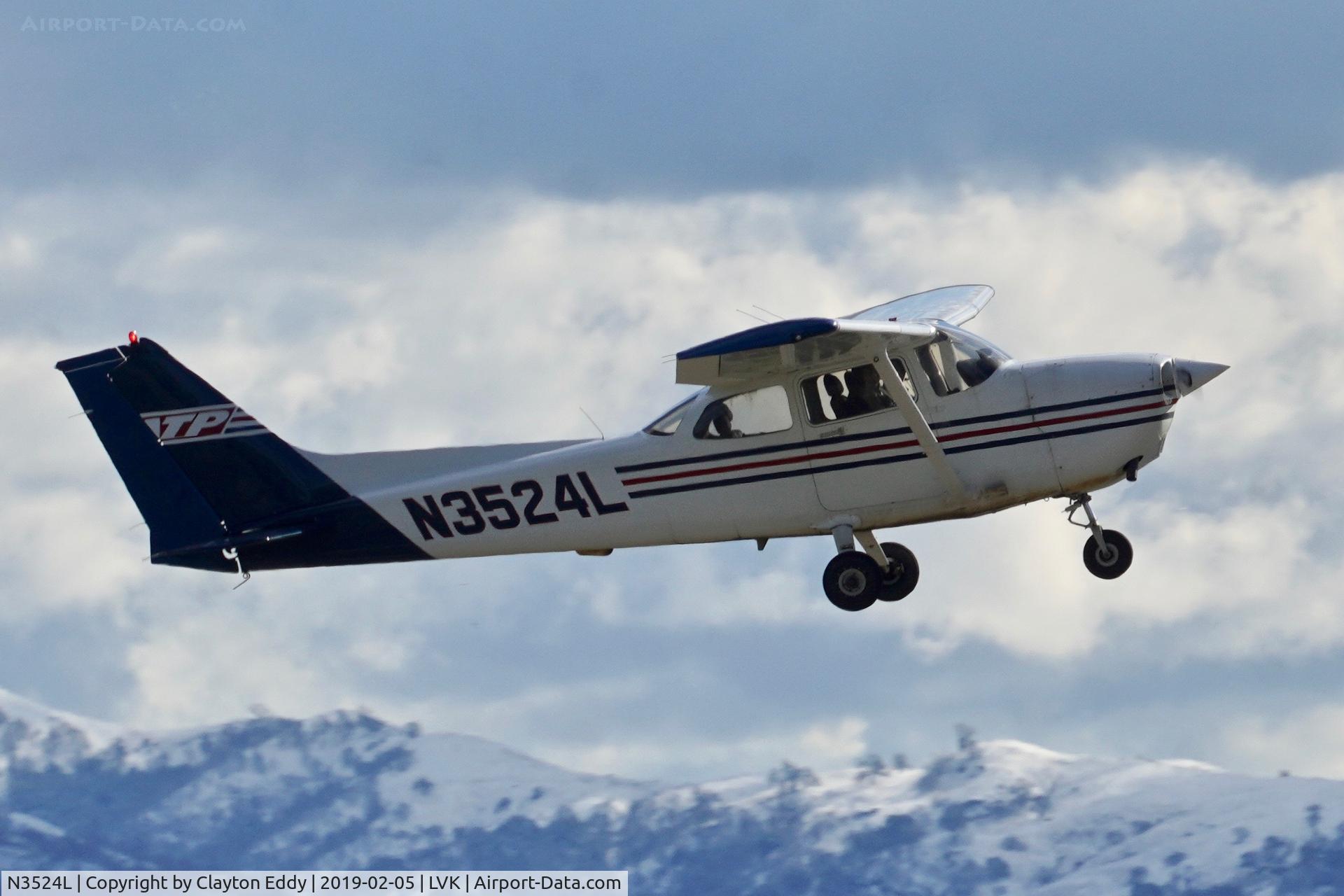 N3524L, 2001 Cessna 172S C/N 172S8809, Livermore Airport California 2019.