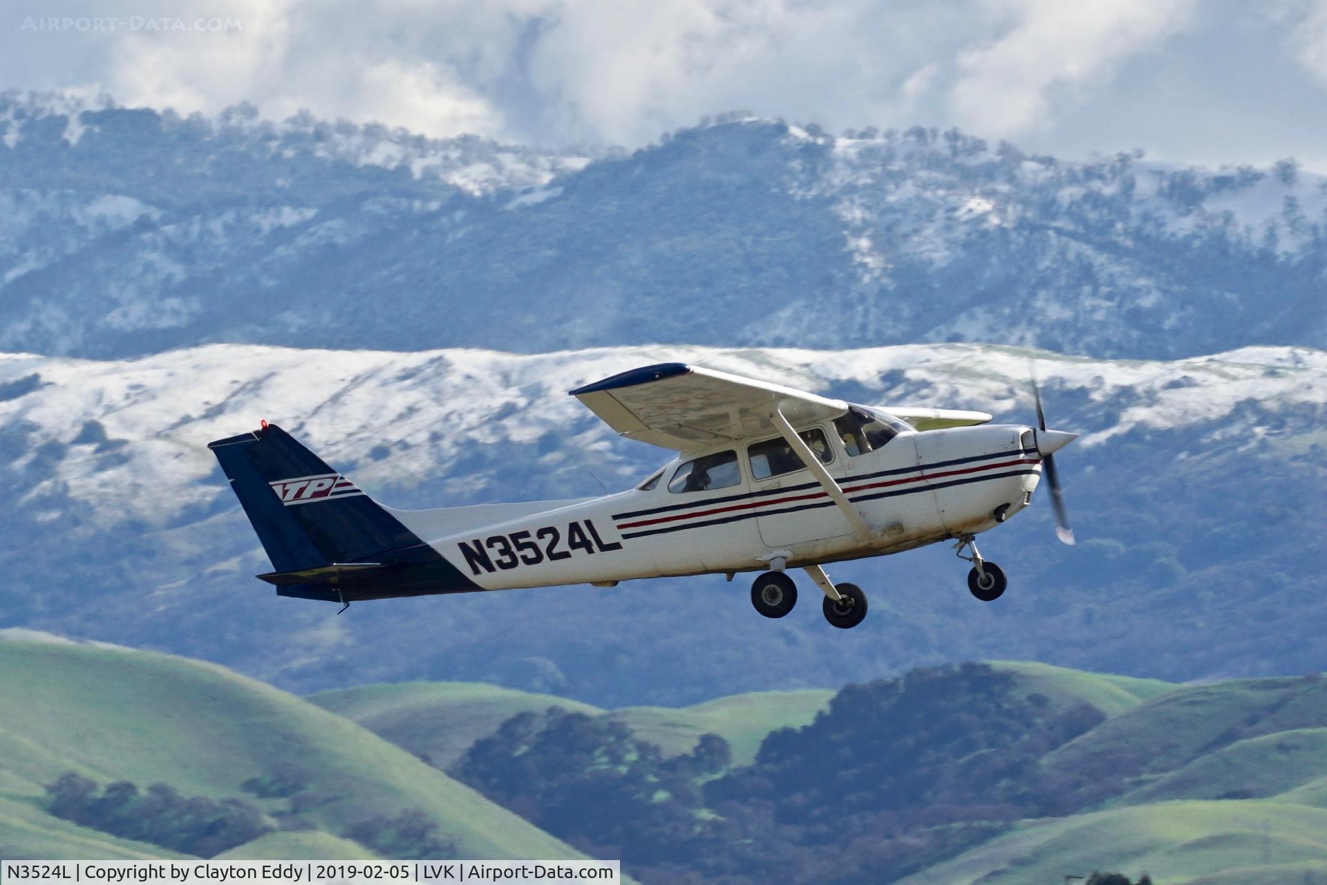 N3524L, 2001 Cessna 172S C/N 172S8809, Livermore Airport California 2019.