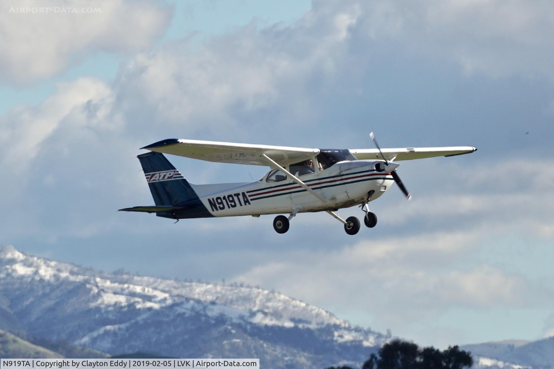 N919TA, 2000 Cessna 172R C/N 172-80843, Livermore Airport California 2019.