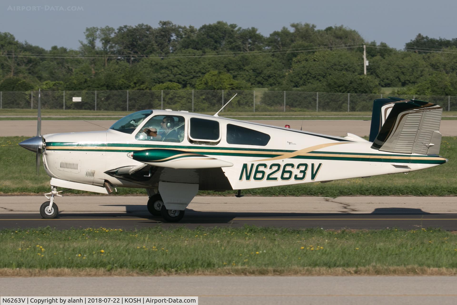 N6263V, 1967 Beech V35 Bonanza C/N D-8594, Taxying at AirVenture 2018