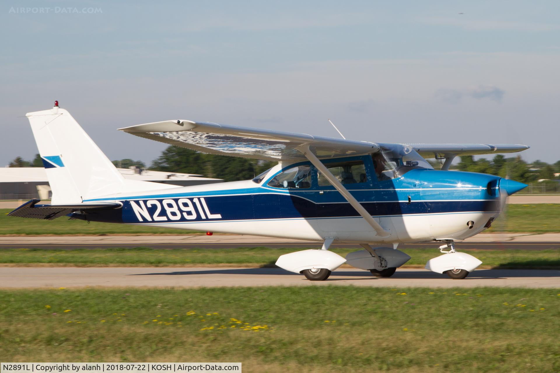 N2891L, 1967 Cessna 172H C/N 17256091, Taxying at AirVenture 2018