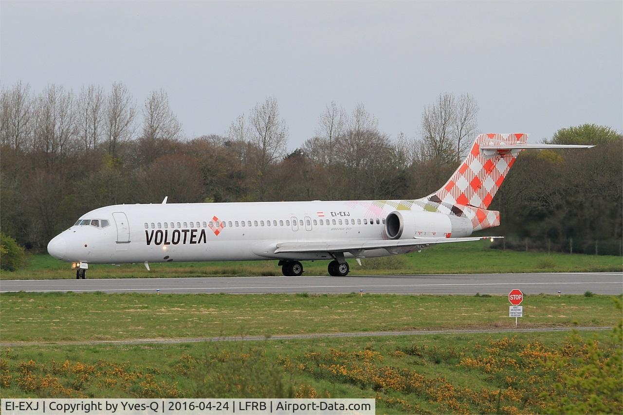 EI-EXJ, 2003 Boeing 717-2BL C/N 55176, Boeing 717-2BL, Lining up rwy 25L, Brest-Bretagne airport (LFRB-BES)