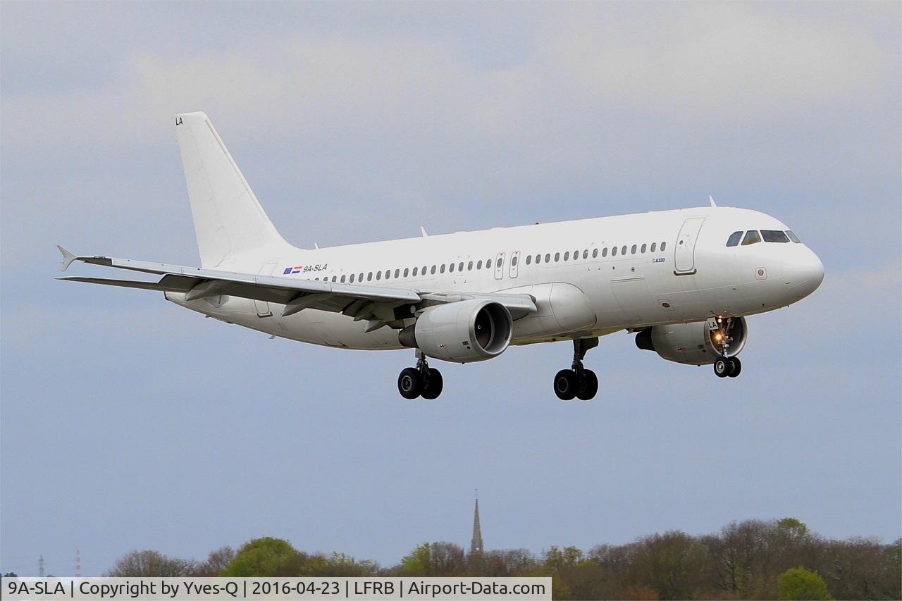 9A-SLA, 1998 Airbus A320-214 C/N 828, Airbus A320-214, On final rwy 07R, Brest-Bretagne airport (LFRB-BES)
