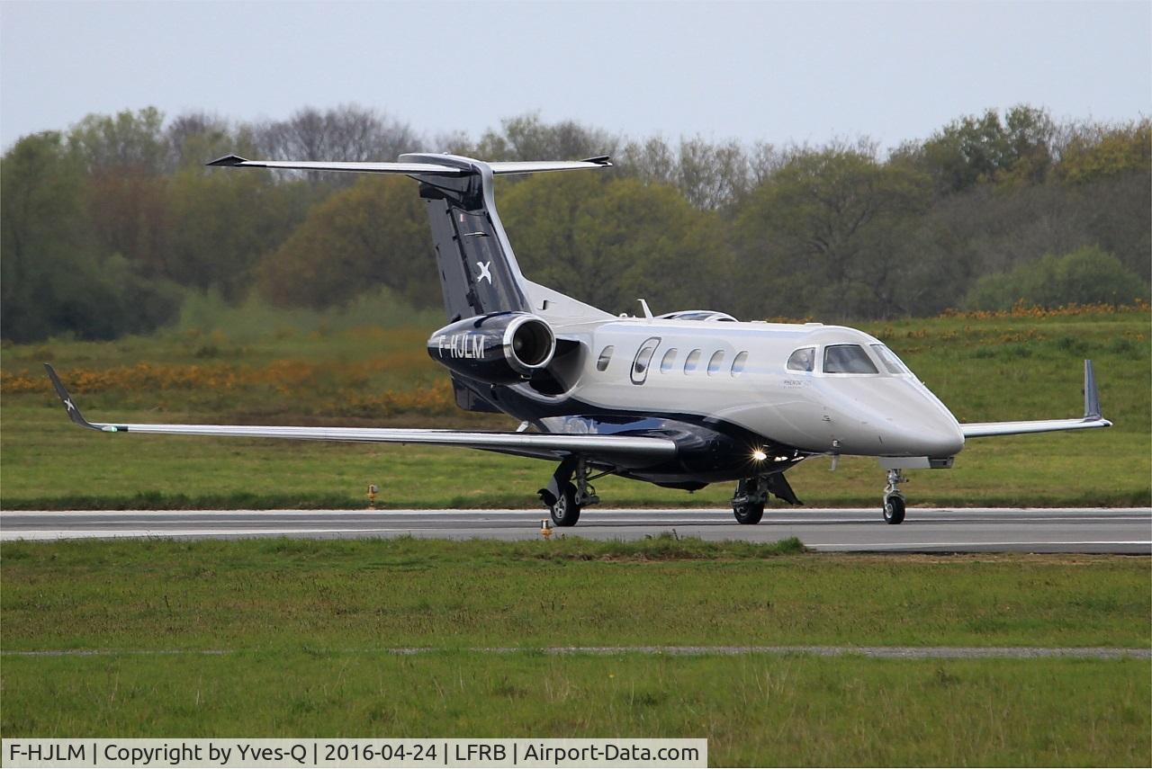 F-HJLM, 2015 Embraer EMB-505 Phenom 300 C/N 50500304, Embraer EMB-505, Taxiing rwy 25L, Brest-Bretagne airport (LFRB-BES)