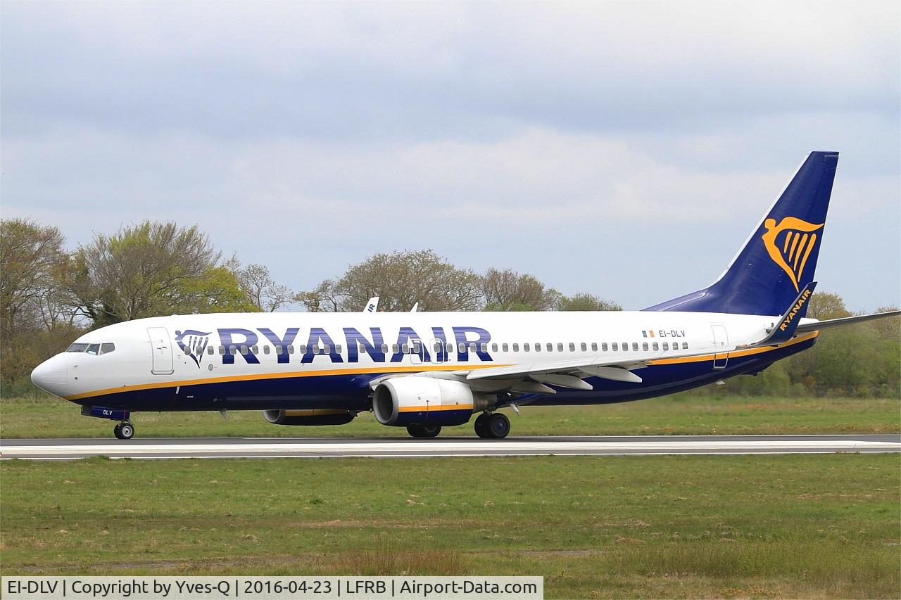 EI-DLV, 2006 Boeing 737-8AS C/N 33598, Boeing 737-8AS, Take off run rwy 25L, Brest-Bretagne airport (LFRB-BES)