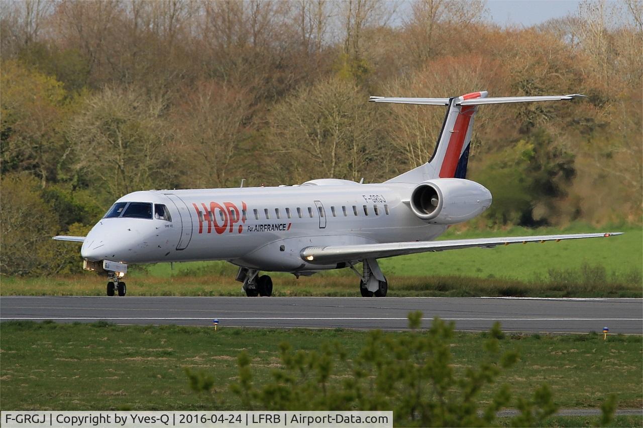 F-GRGJ, 1999 Embraer EMB-145EU (ERJ-145EU) C/N 145297, Embraer 145EU, Lining up rwy 25L, Brest-Bretagne airport (LFRB-BES)