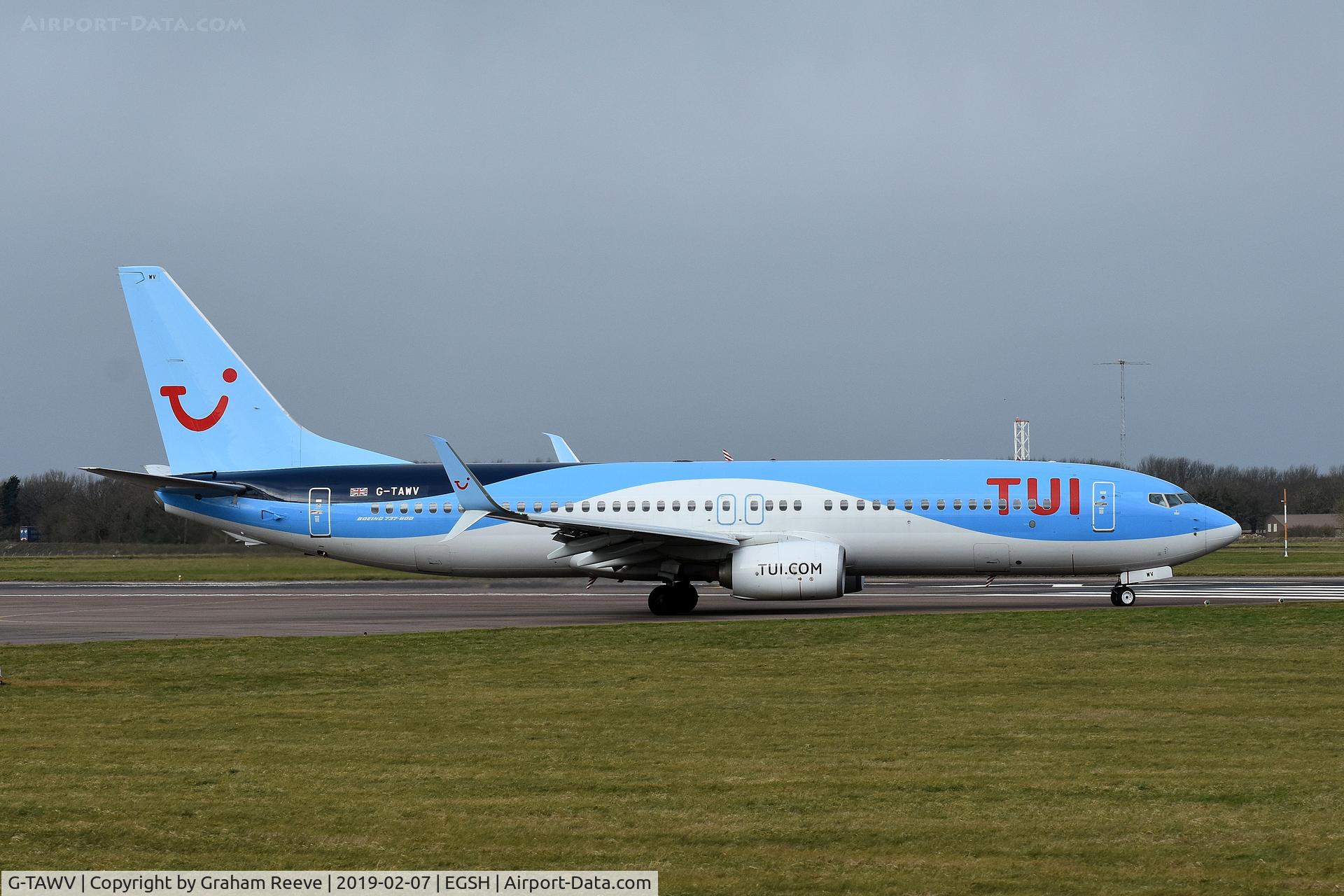 G-TAWV, 2015 Boeing 737-8K5 C/N 41662, Departing from Norwich.