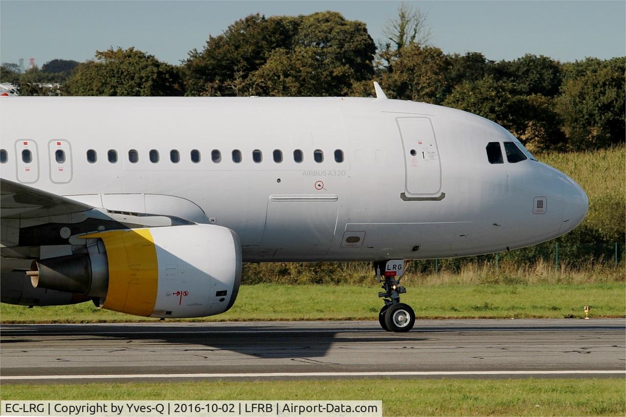 EC-LRG, 2001 Airbus A320-214 C/N 1516, Airbus A320-214, Taxiing rwy 07R, Brest-Bretagne airport (LFRB-BES)