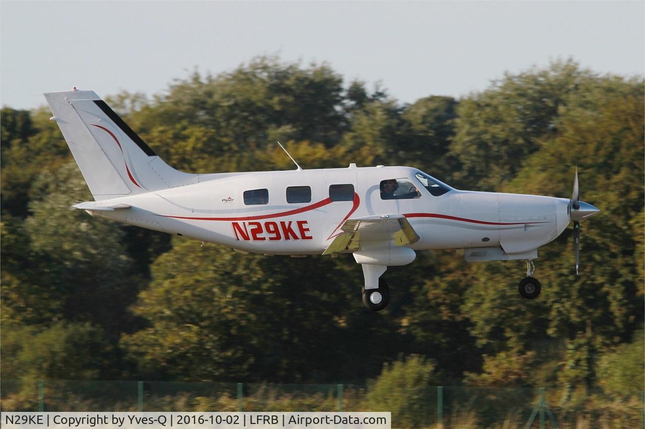 N29KE, 2004 Piper PA-46-350P Malibu Mirage C/N 4636352, Piper PA-46-350P Malibu Mirage, On final  rwy 07R, Brest-Bretagne Airport (LFRB-BES)