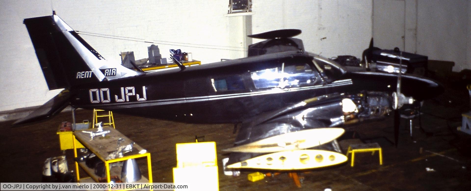 OO-JPJ, 1973 Piper PA-34-200 C/N 34-7350335, Maintenance, Wvelgem, Kortrijk, Belgium