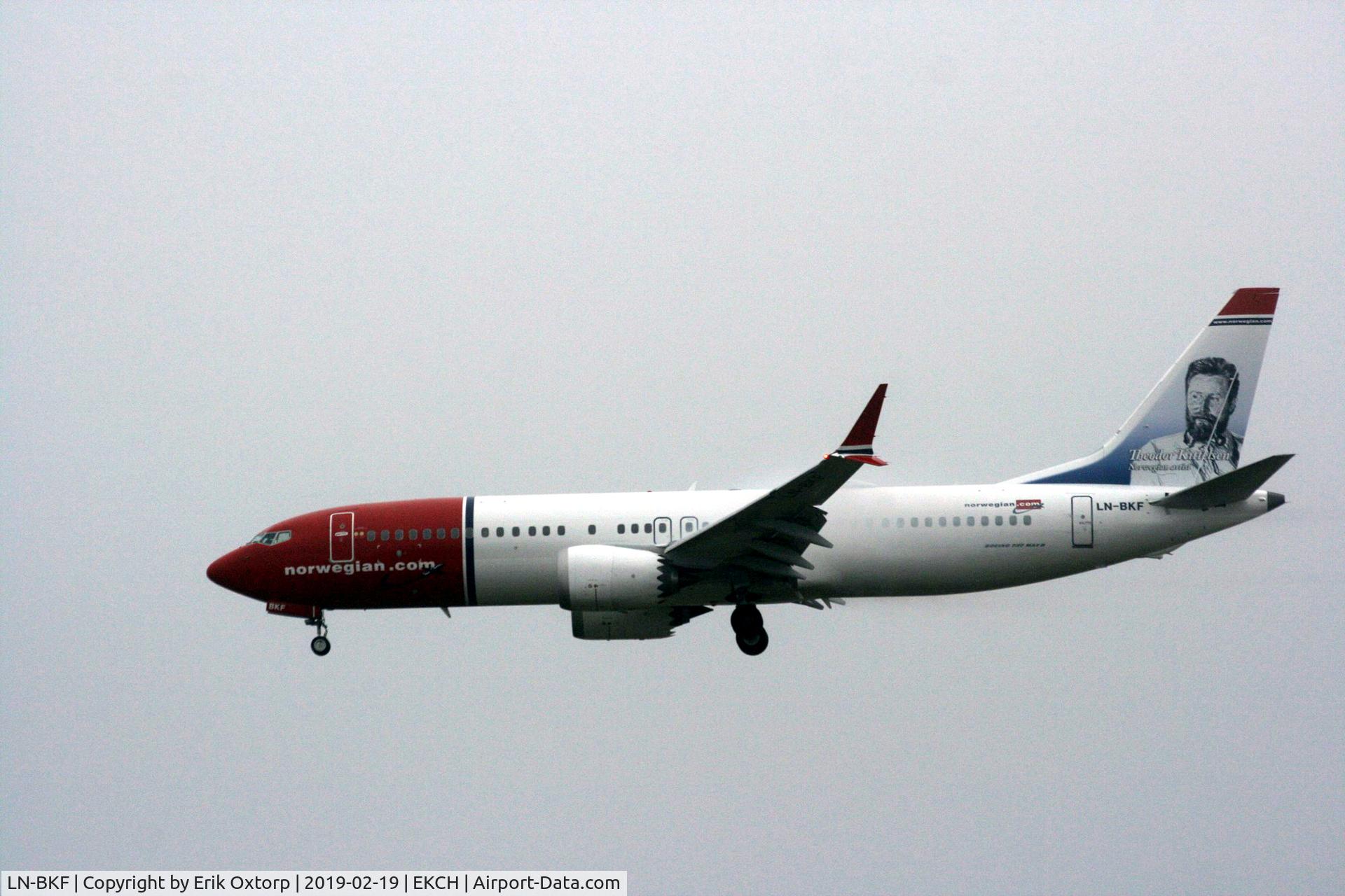 LN-BKF, 2018 Boeing 737-8 MAX C/N 63971, LN-BKF landing rw 22L