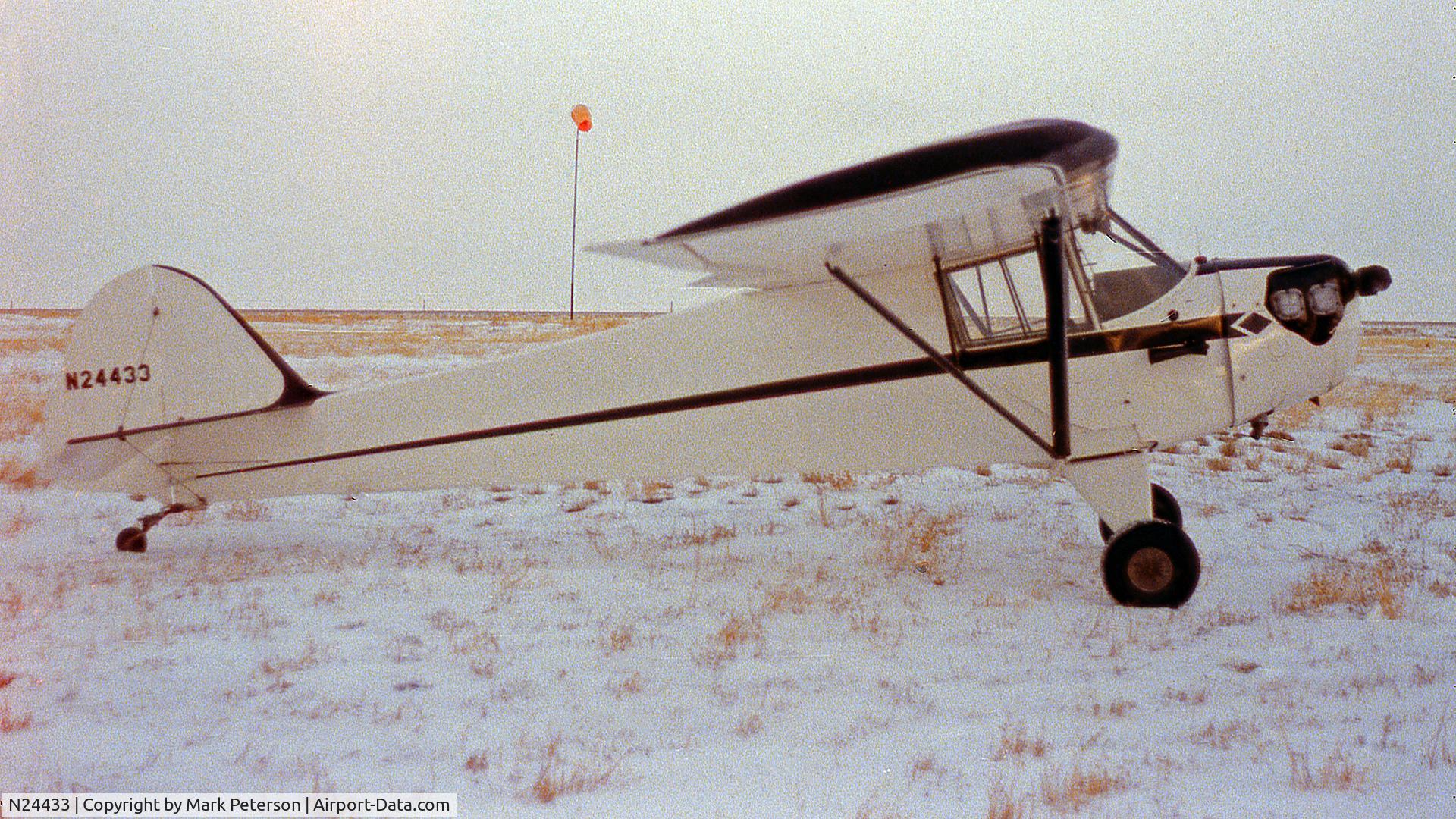 N24433, 1940 Taylorcraft BC-65 C/N 1770, On the farm