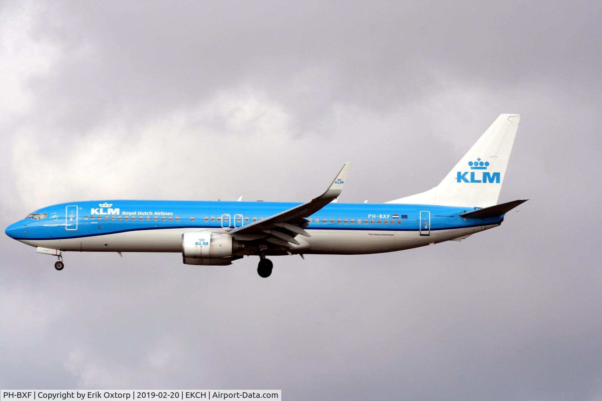 PH-BXF, 2000 Boeing 737-8K2 C/N 29596, PN-BXF landing rw 22L