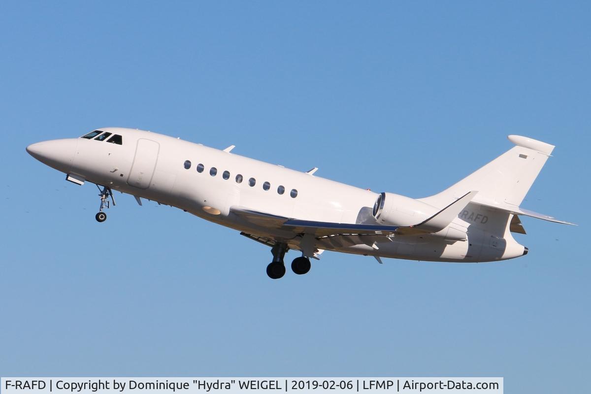 F-RAFD, 2011 Dassault Falcon 2000LX C/N 237, a short visit for a series of touch and go