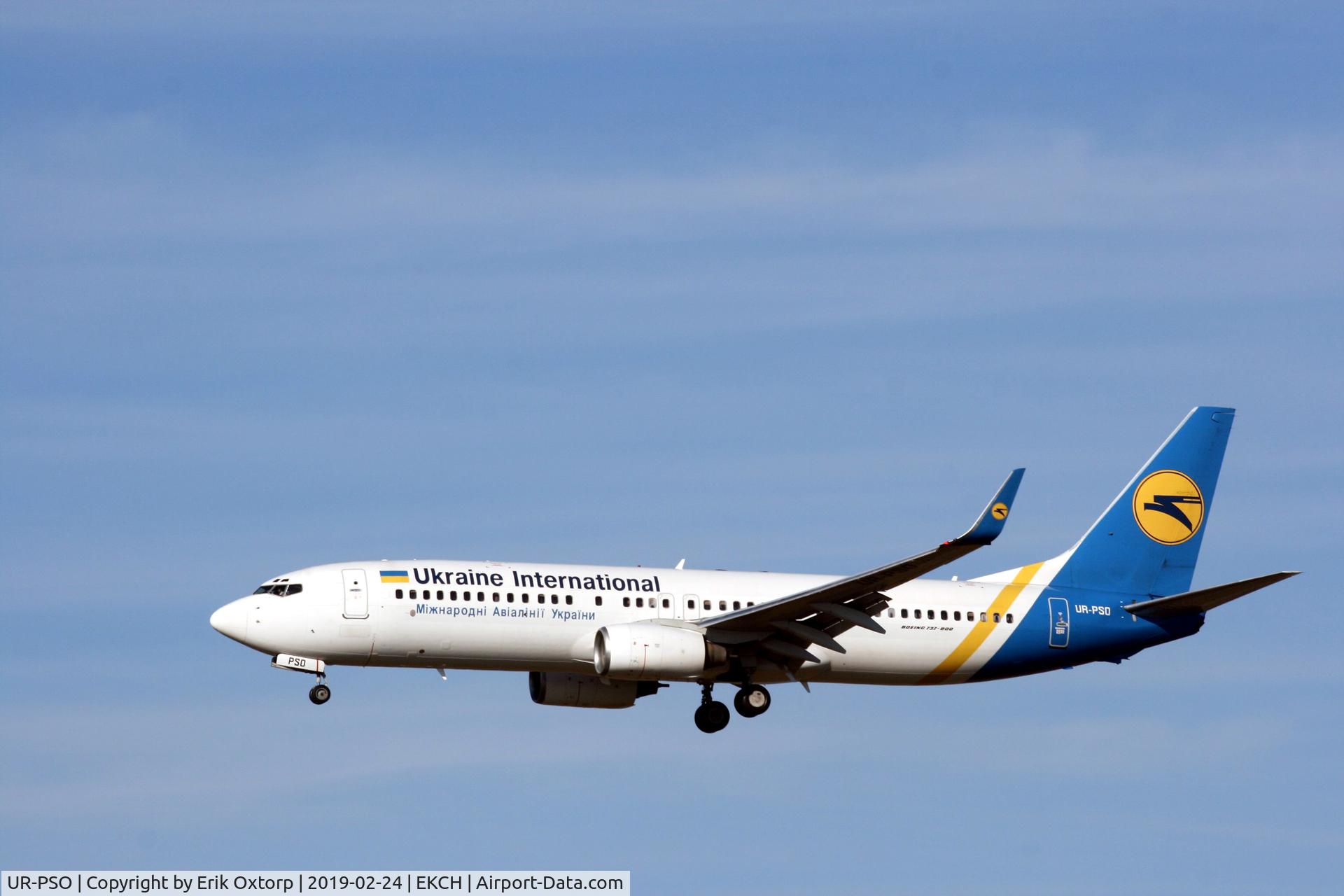 UR-PSO, 2001 Boeing 737-8Q8 C/N 30628, UR-PSO landing rw 22L