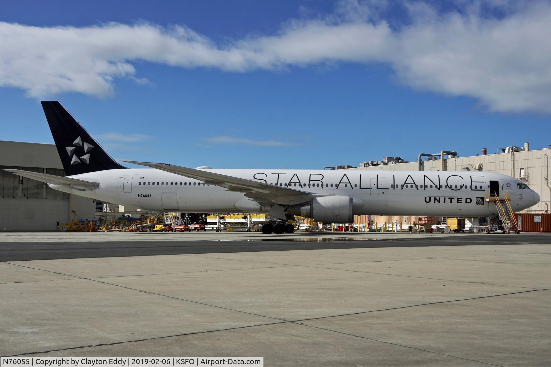 N76055, 2001 Boeing 767-424/ER C/N 29450, SFO 2019.