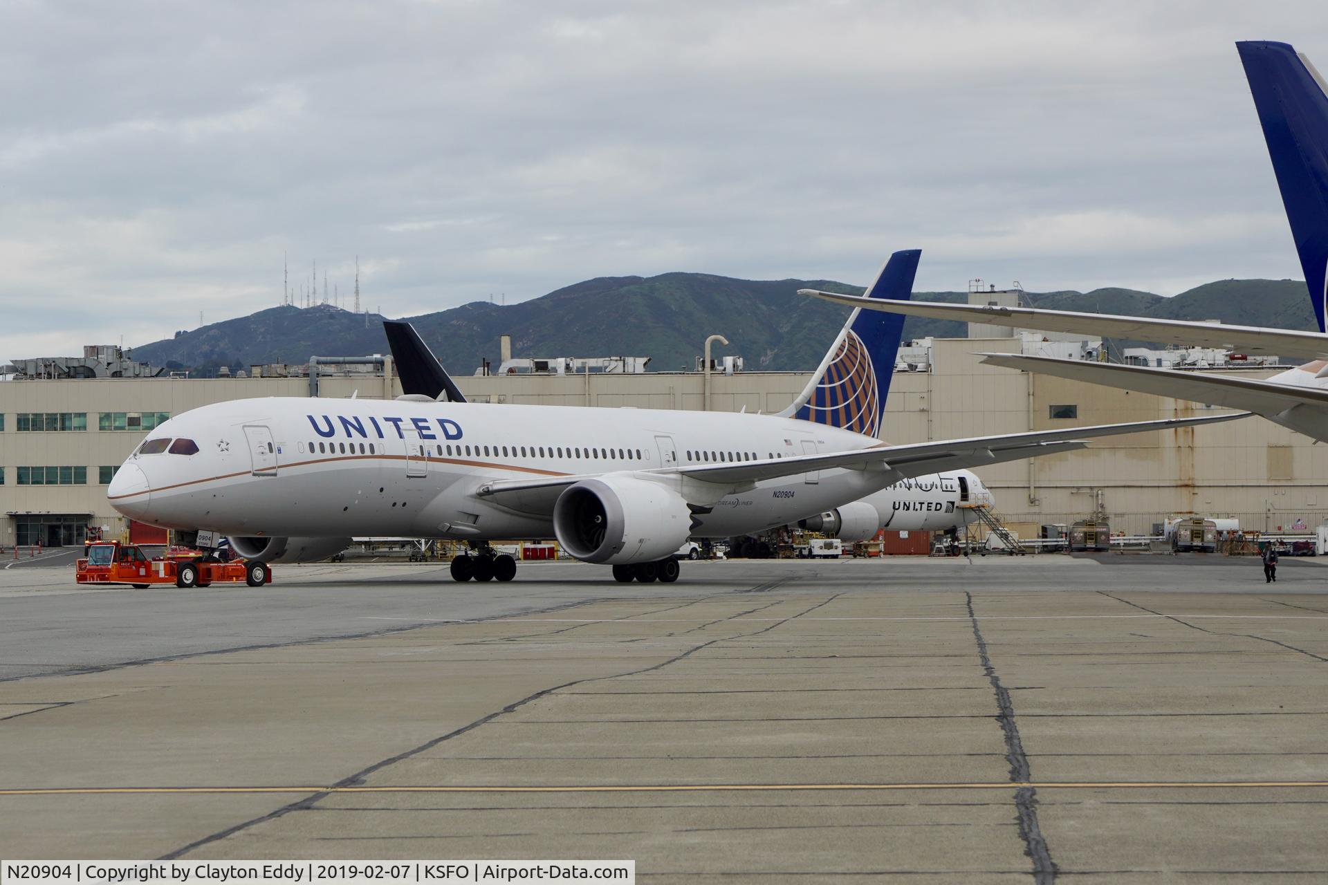 N20904, 2012 Boeing 787-8 Dreamliner C/N 34824, SFO 2019.