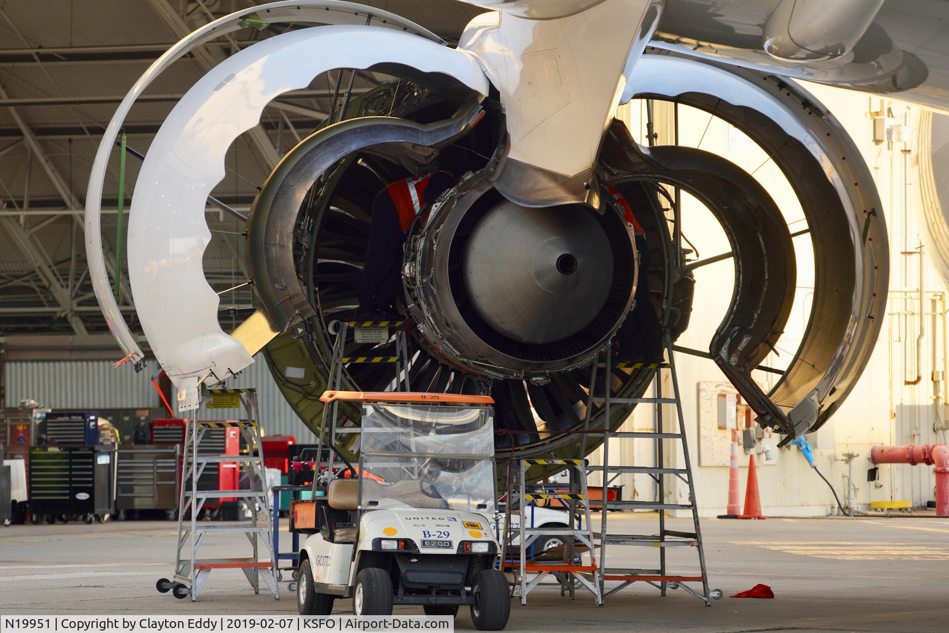 N19951, 2014 Boeing 787-9 Dreamliner C/N 36402, SFO 2019.