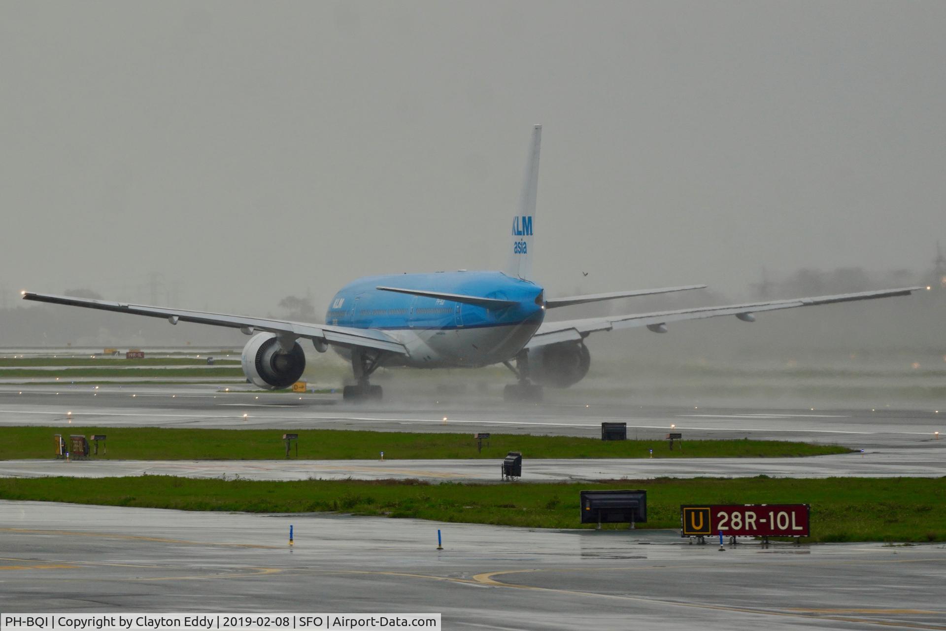 PH-BQI, 2004 Boeing 777-206/ER C/N 33714, Departing runway 10. SFO. 2019.
