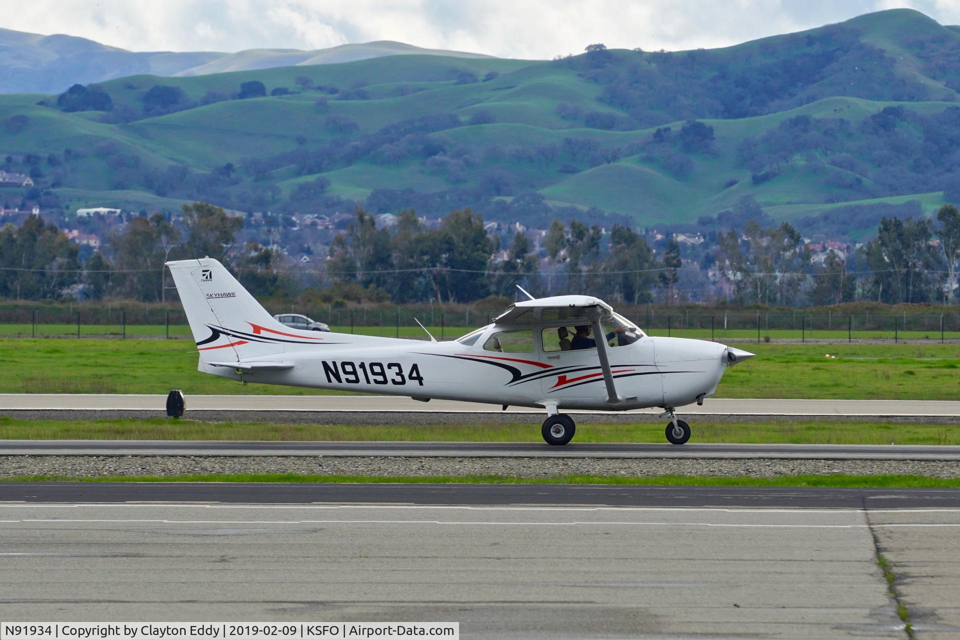 N91934, 2012 Cessna 172R C/N 17281613, Livermore Airport California 2019.