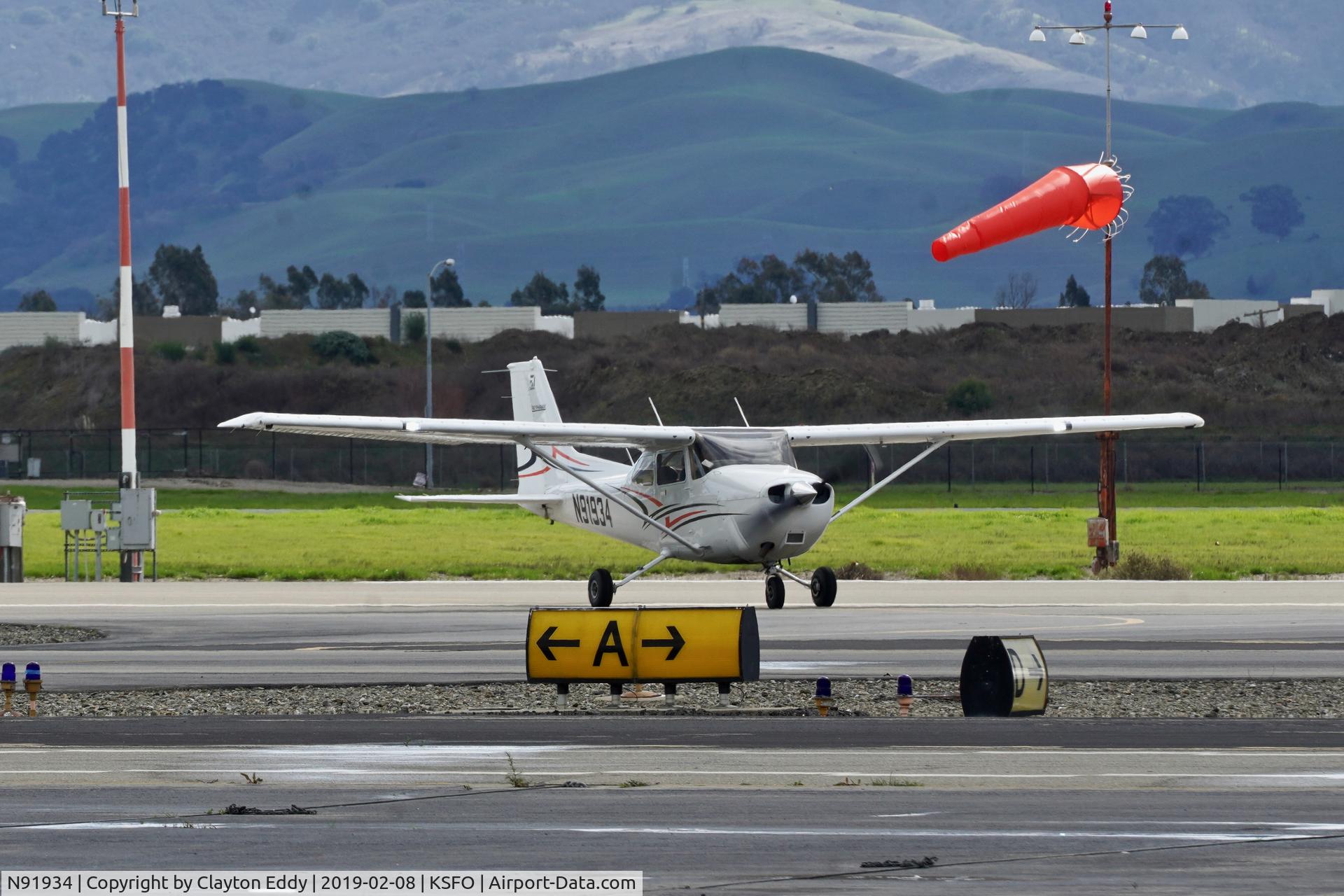 N91934, 2012 Cessna 172R C/N 17281613, Livermore Airport California 2019.