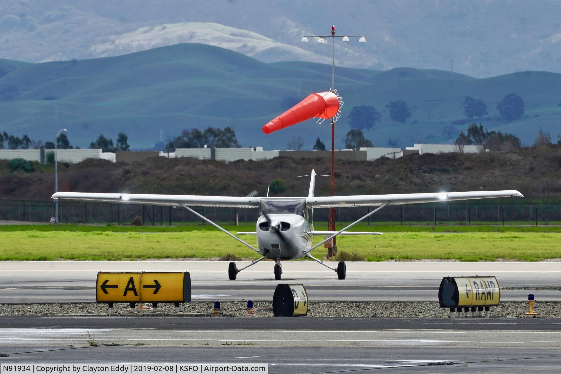 N91934, 2012 Cessna 172R C/N 17281613, Livermore Airport California 2019.