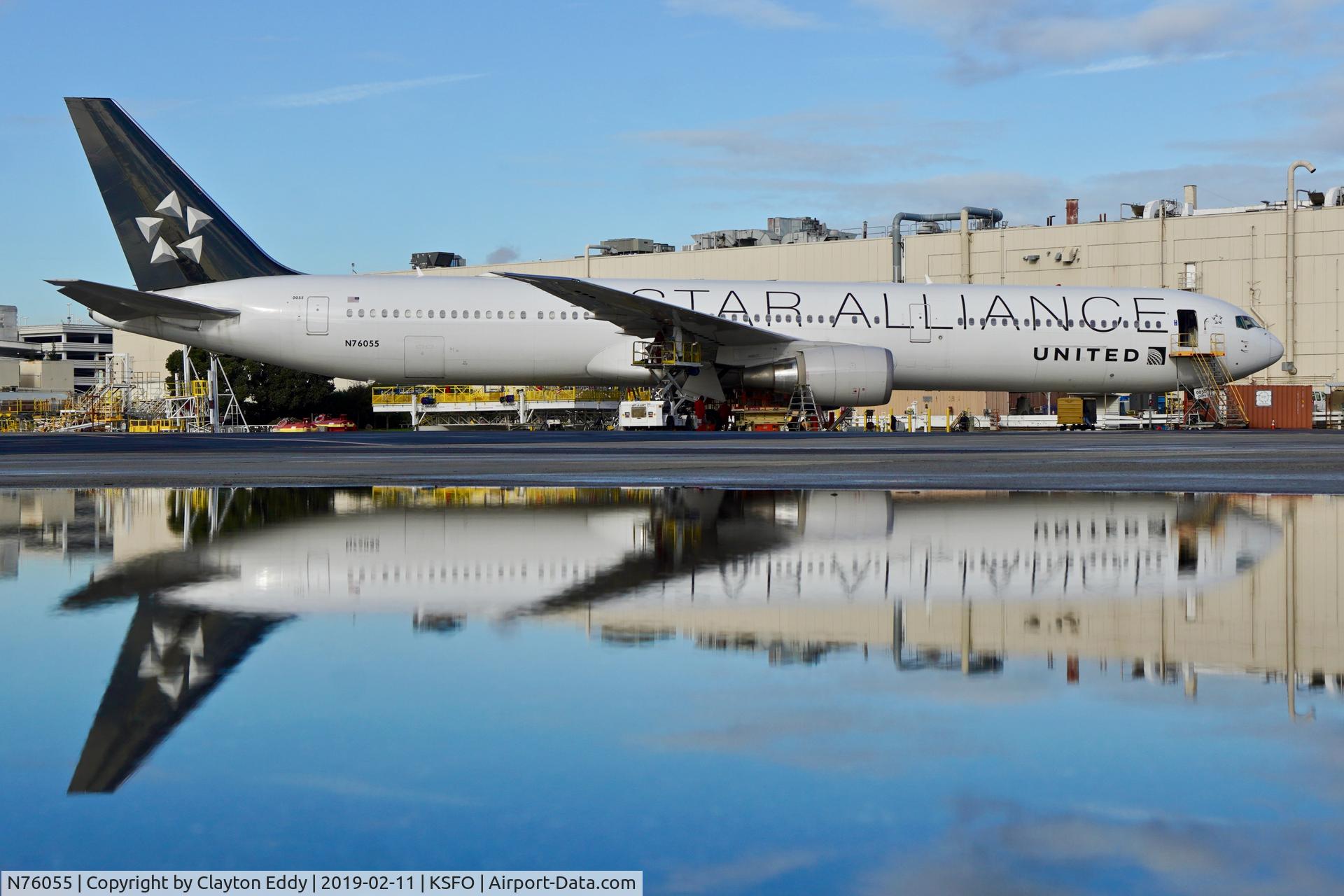 N76055, 2001 Boeing 767-424/ER C/N 29450, SFO 2019.