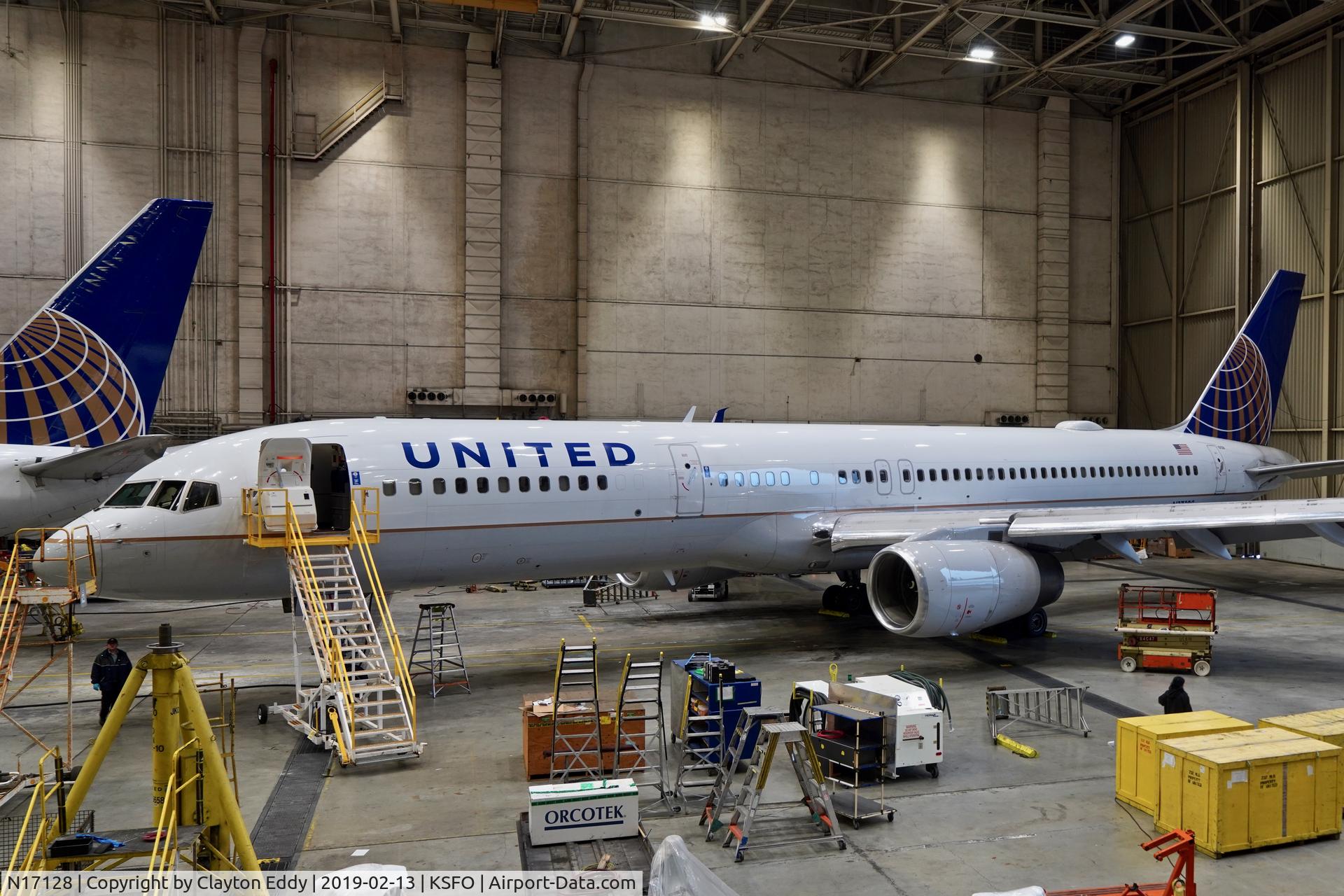N17128, 1998 Boeing 757-224 C/N 27567, SFO 2019.