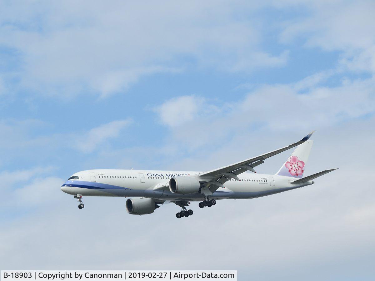 B-18903, 2016 Airbus A350-941 C/N 066, Landing