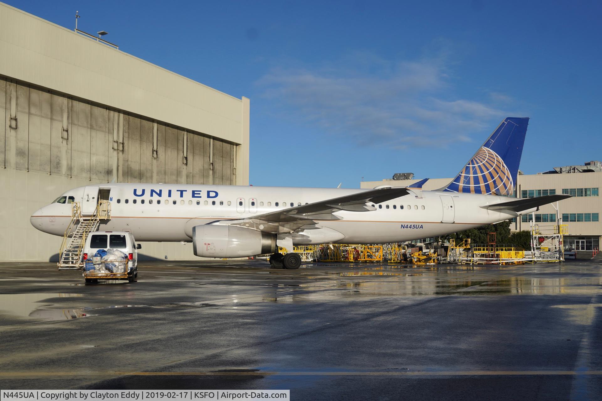 N445UA, 1998 Airbus A320-232 C/N 826, SFO 2019.