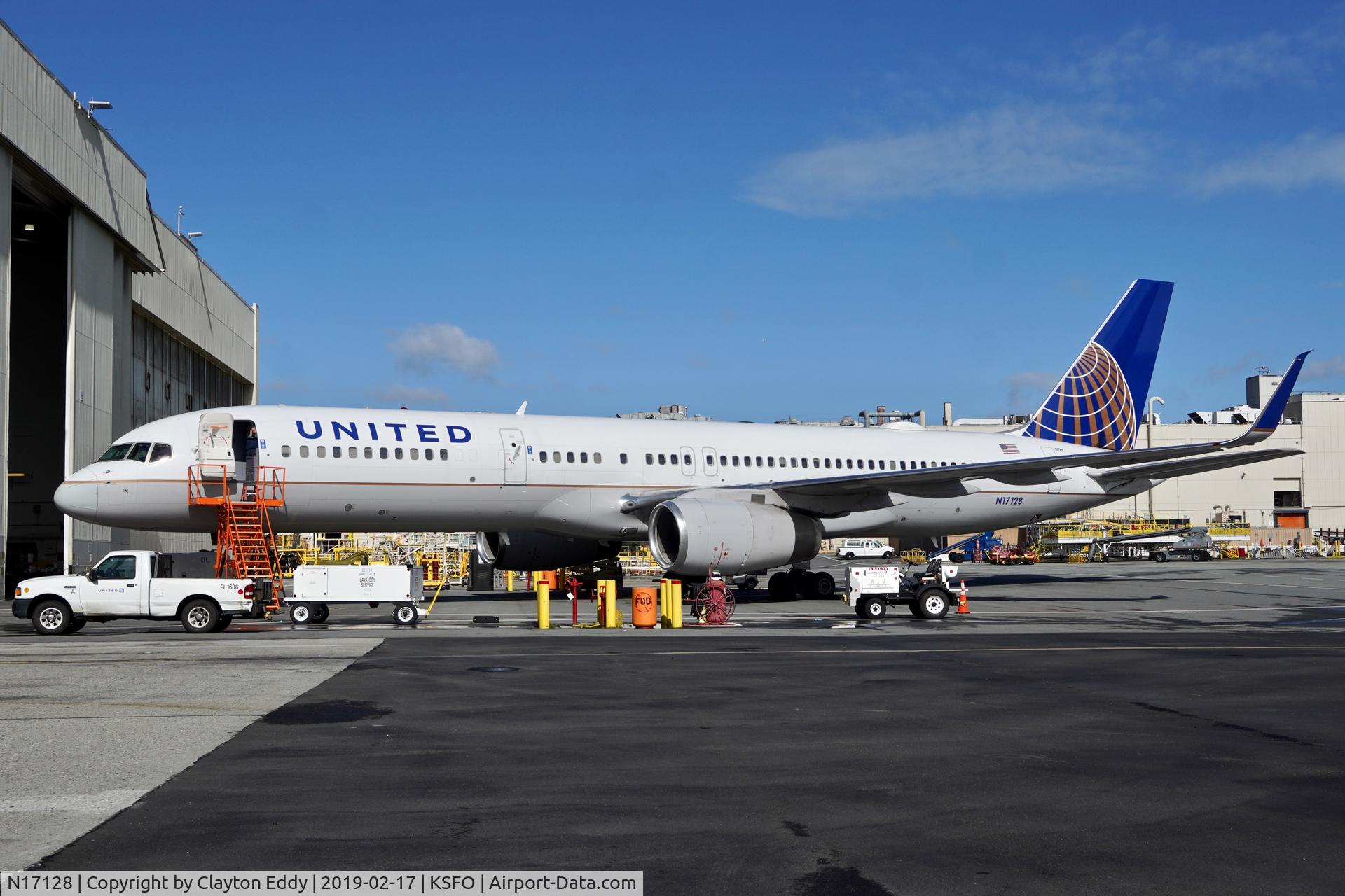 N17128, 1998 Boeing 757-224 C/N 27567, SFO 2019.