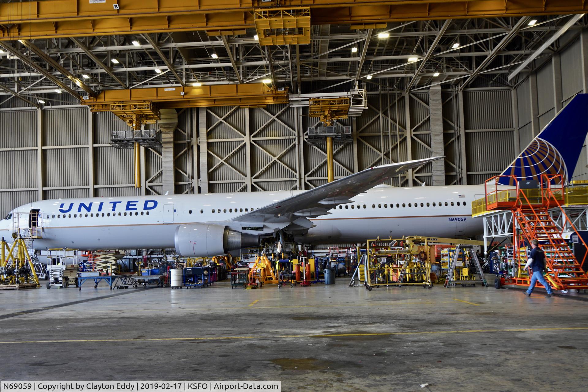 N69059, 2002 Boeing 767-424/ER C/N 29454, SFO 2019.