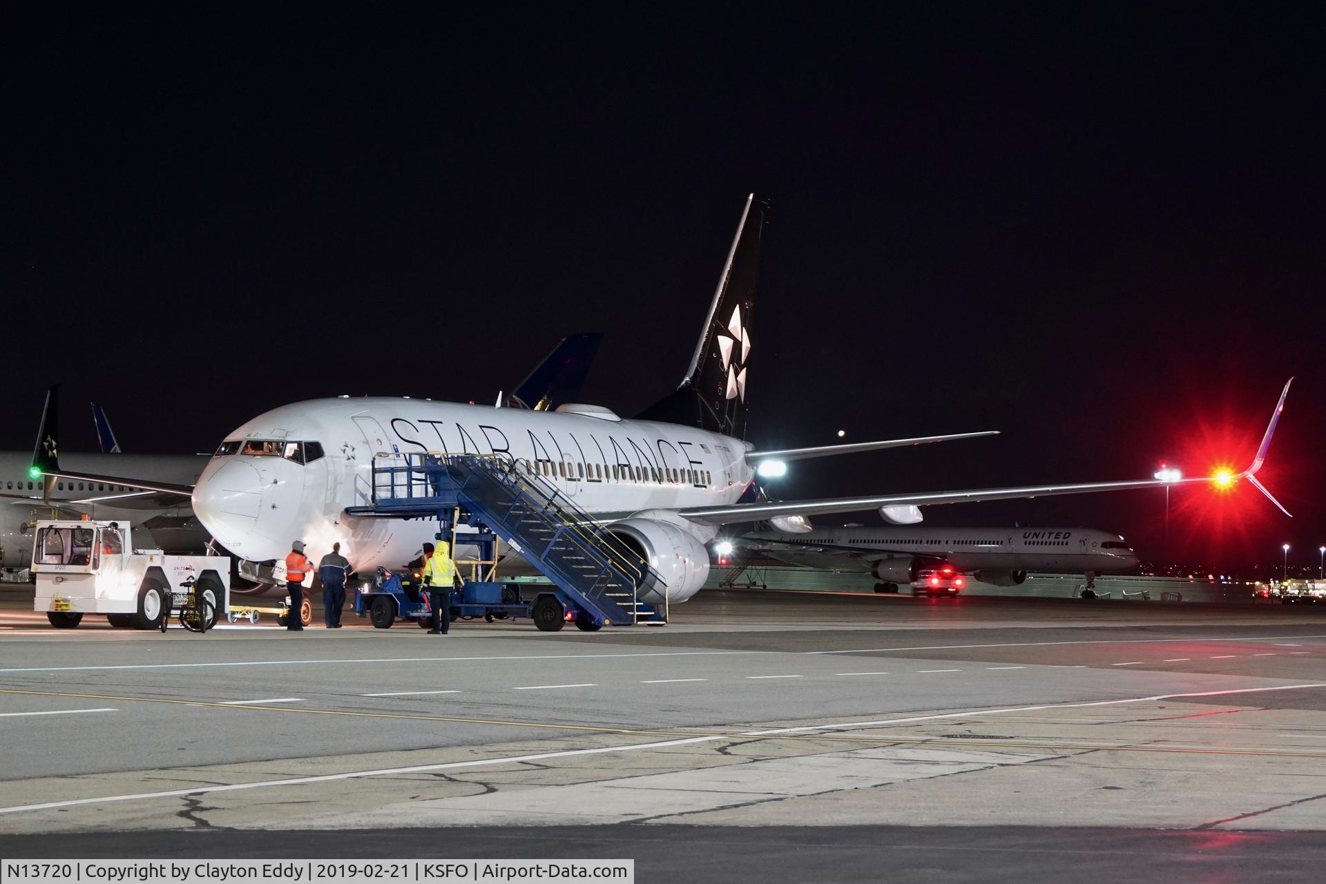 N13720, 1999 Boeing 737-724 C/N 28939, SFO 2019.