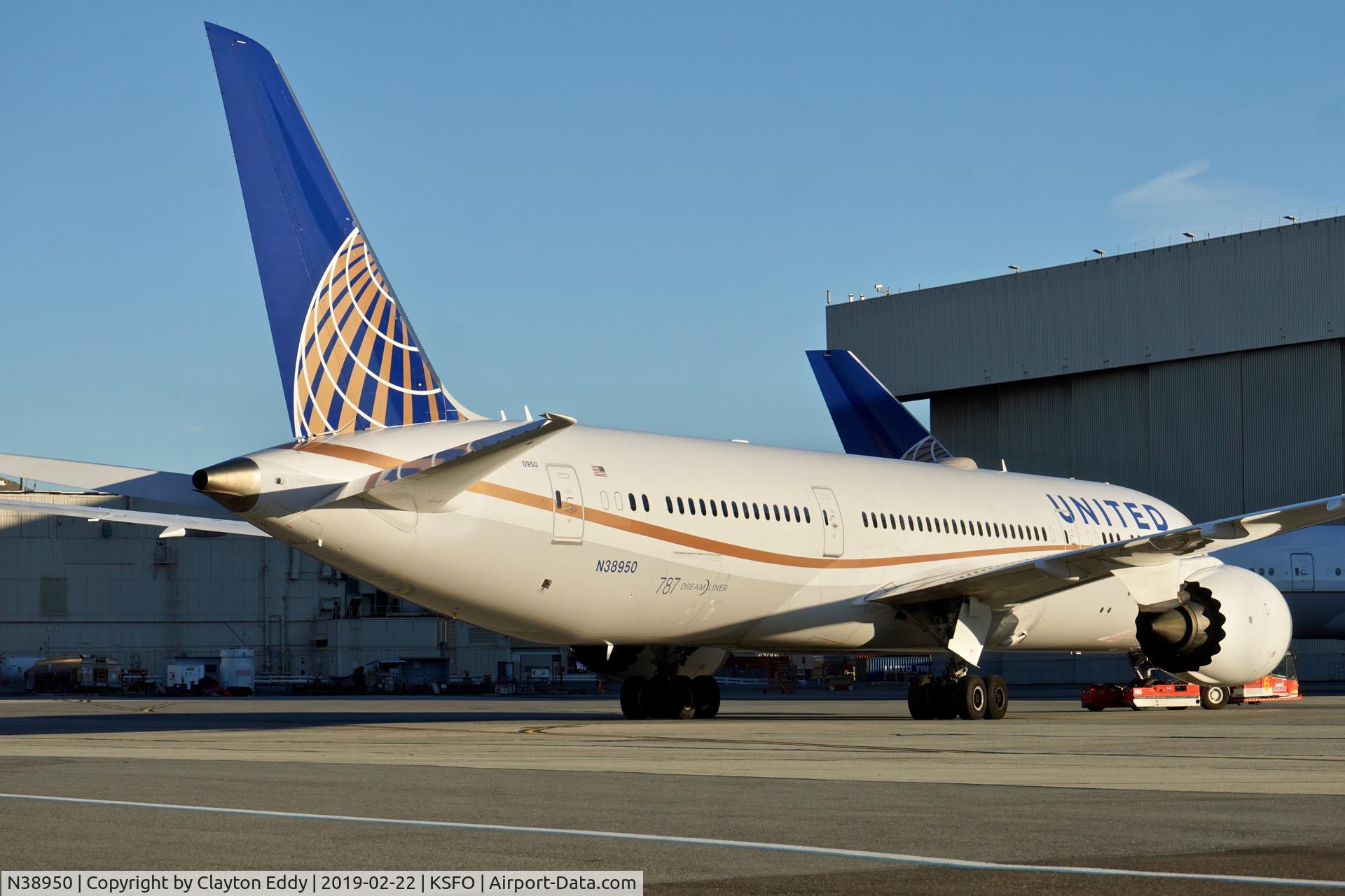 N38950, 2014 Boeing 787-9 Dreamliner Dreamliner C/N 36401, SFO 2019.