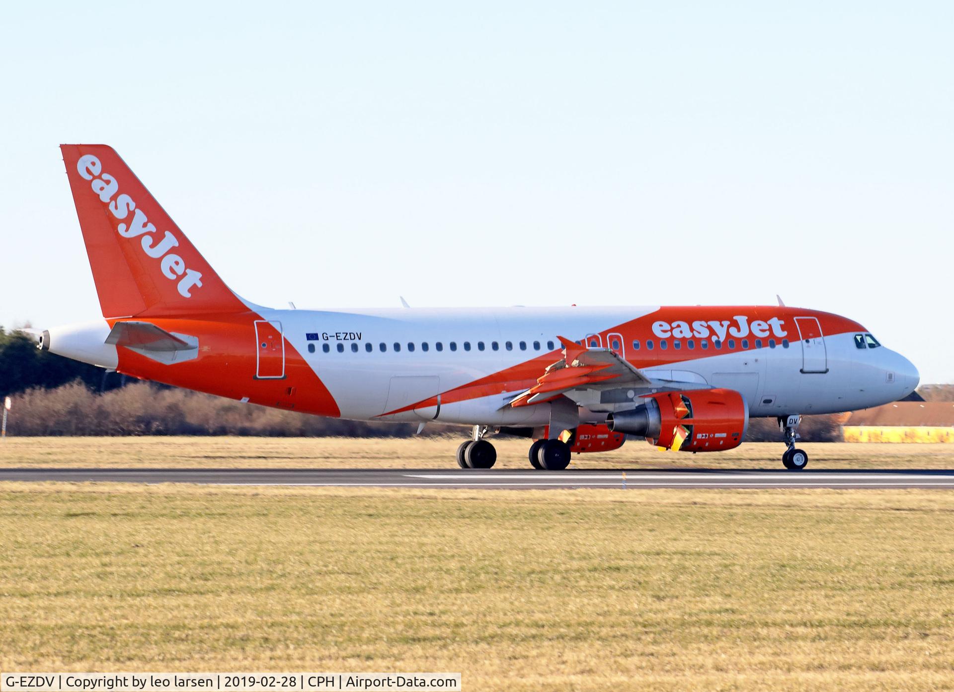 G-EZDV, 2008 Airbus A319-111 C/N 3742, Copenhagen 28.2.2019 landing on R-04L with Reverser  active