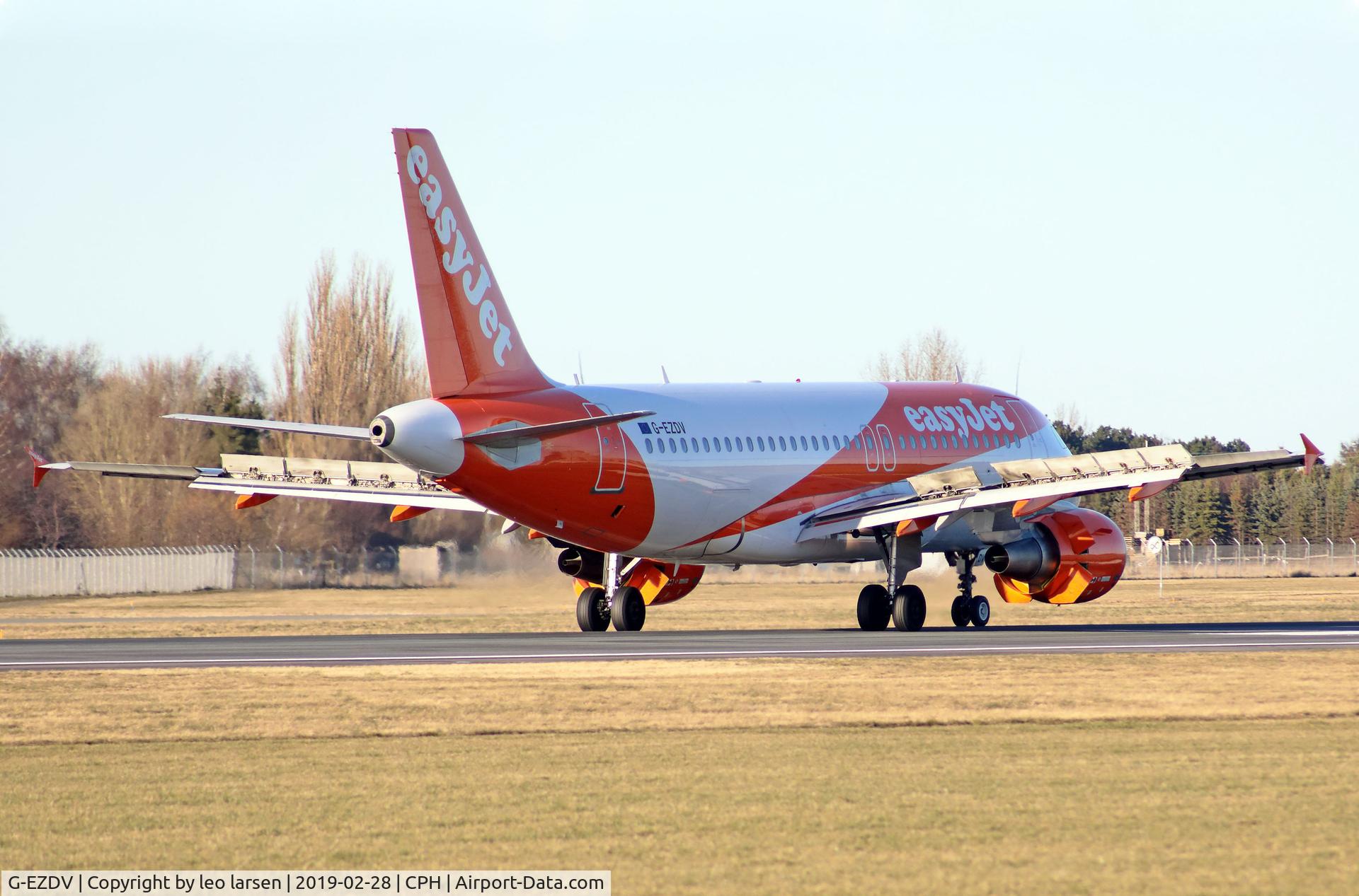 G-EZDV, 2008 Airbus A319-111 C/N 3742, Copenhagen 28.2.2019 with spoilers and reverser active.